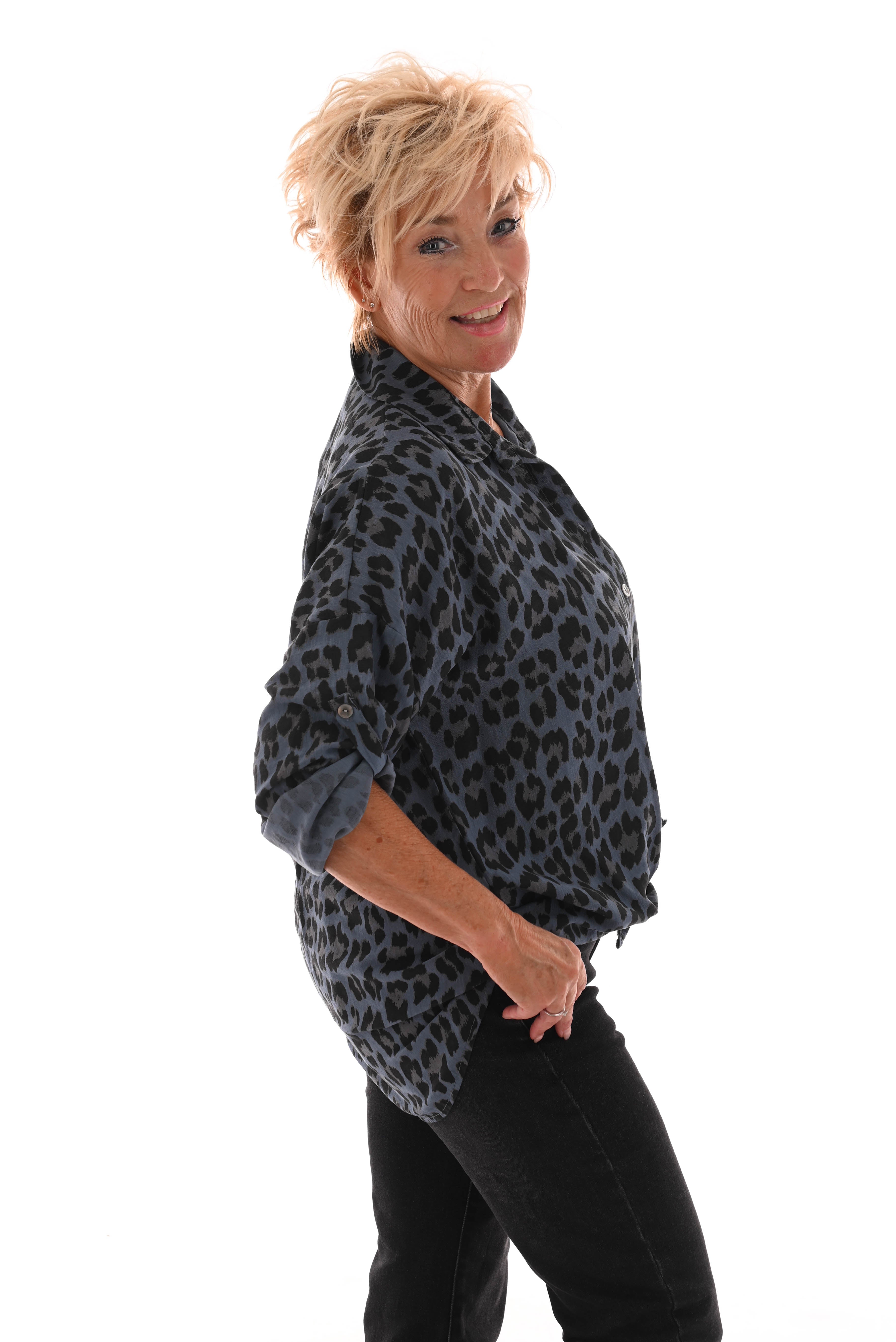Panterprint blouse met knoop jeansblauw