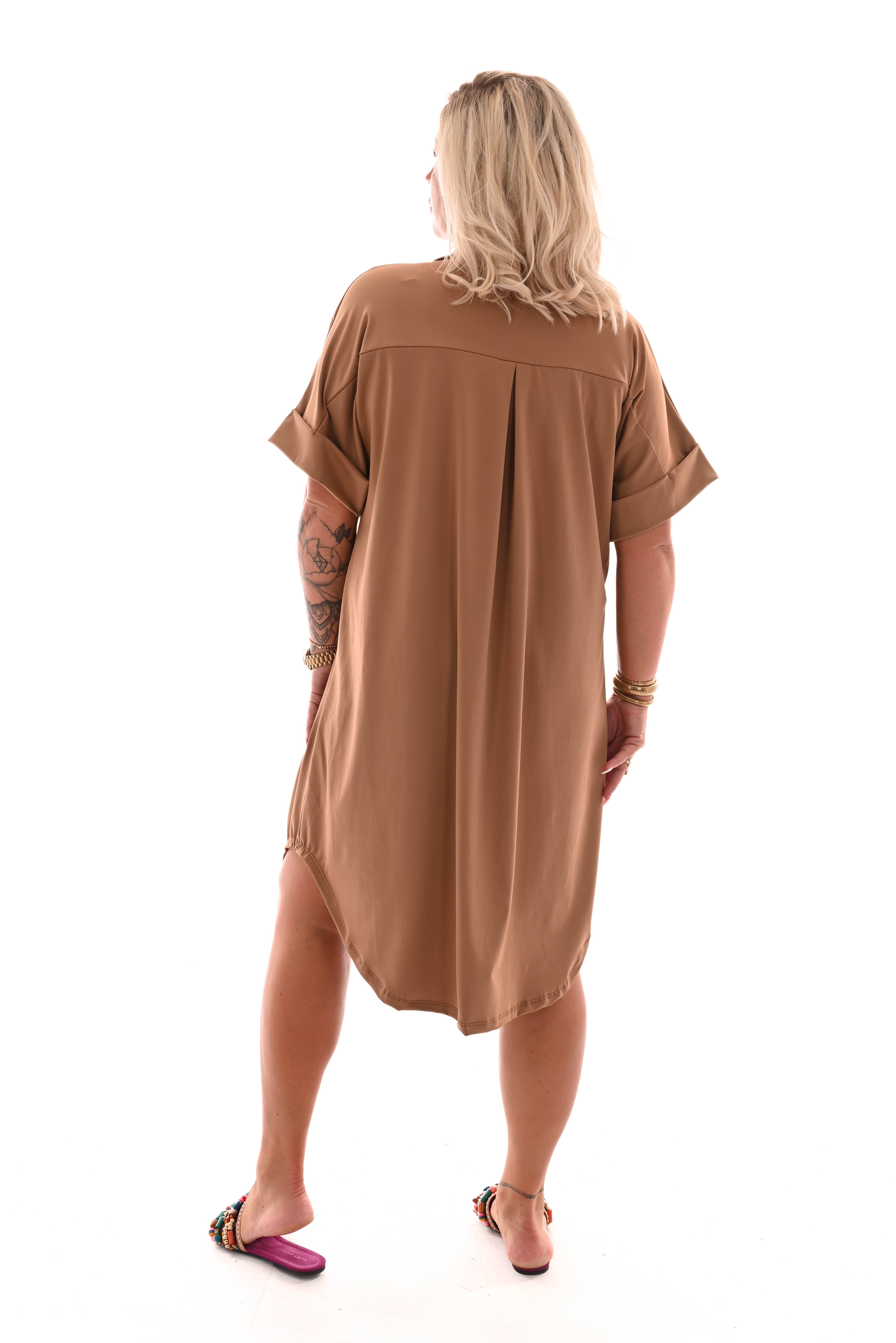 Travel jurk doorknoop uni camel