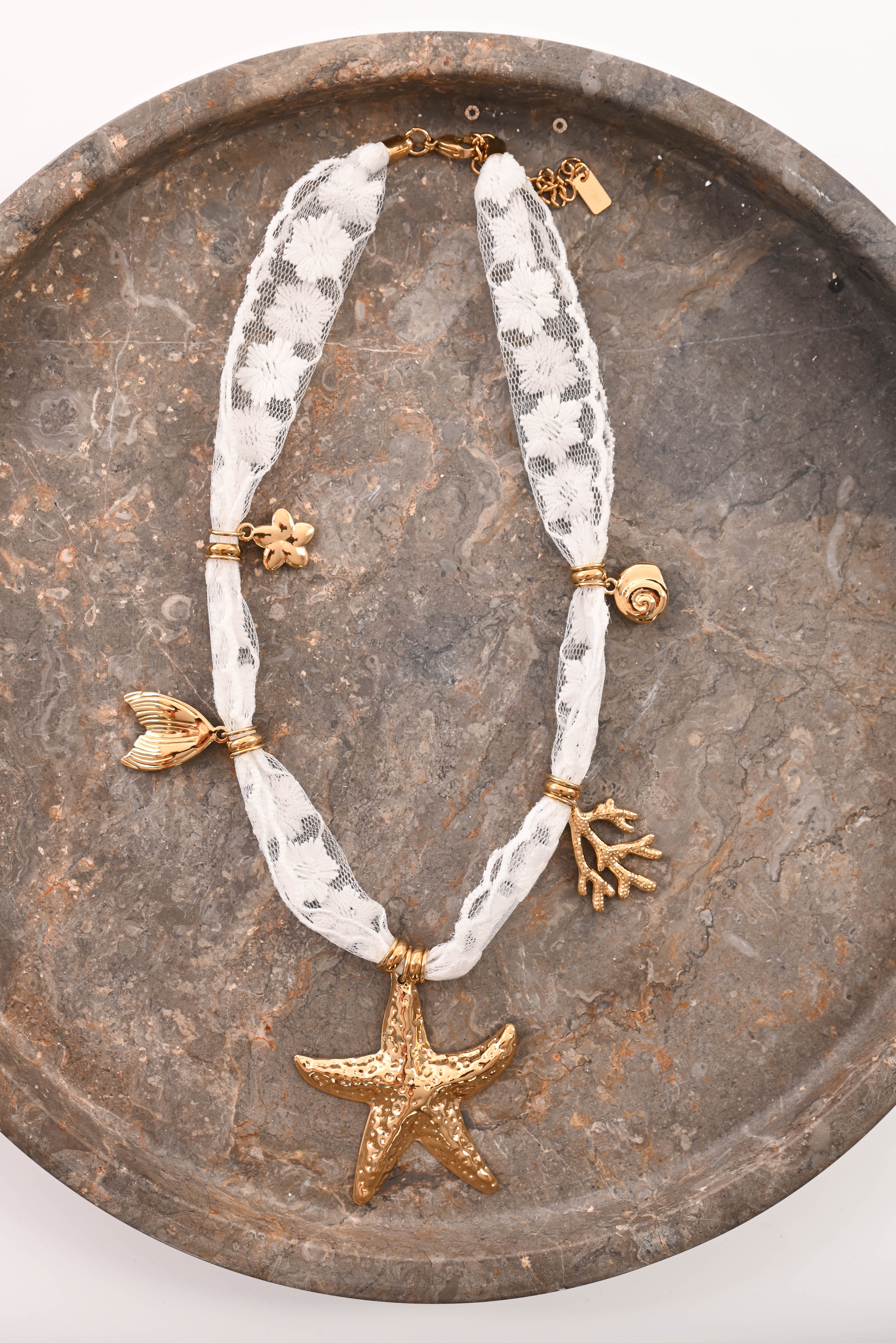 Ketting kant zeester en schelpen goud