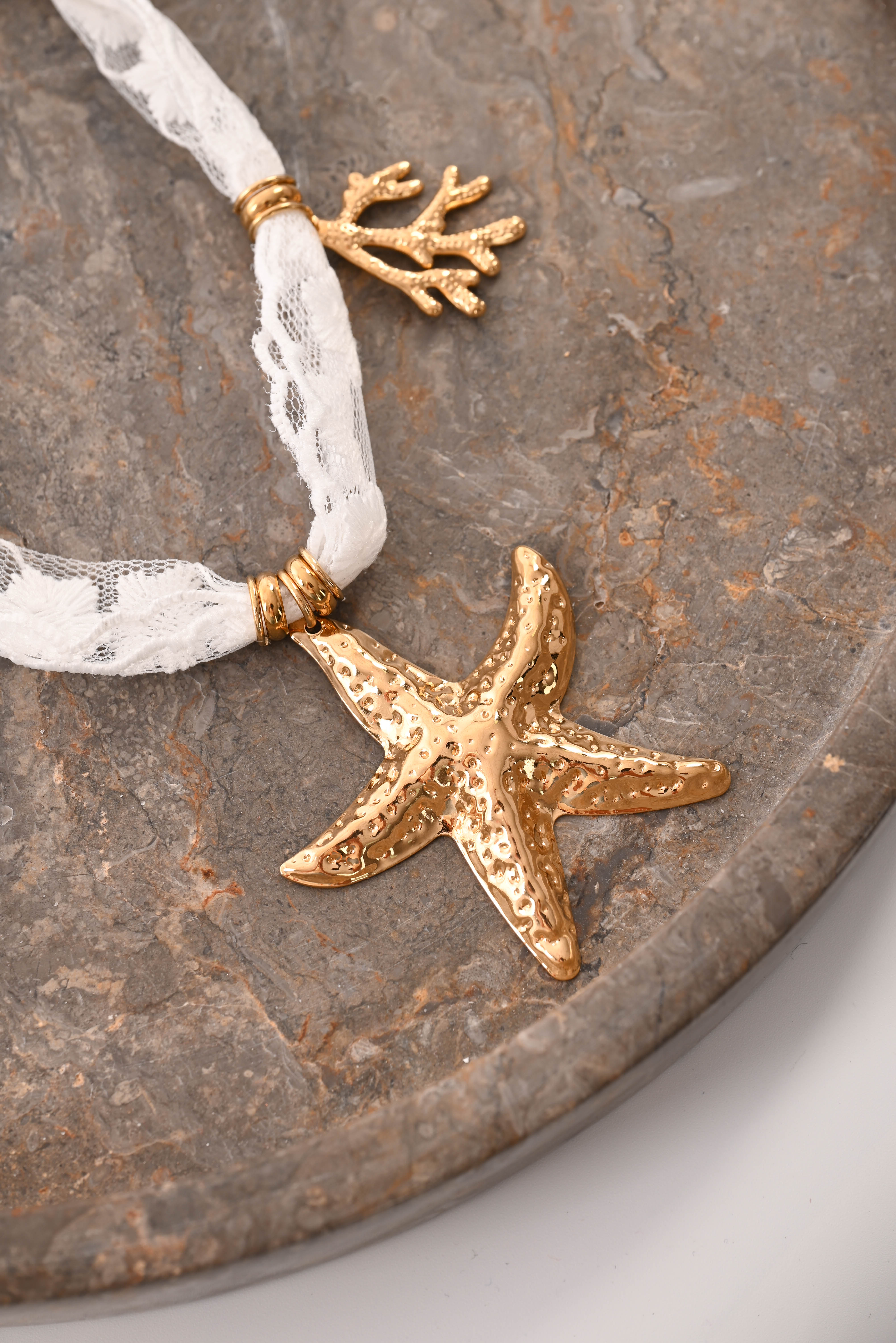 Ketting kant zeester en schelpen goud