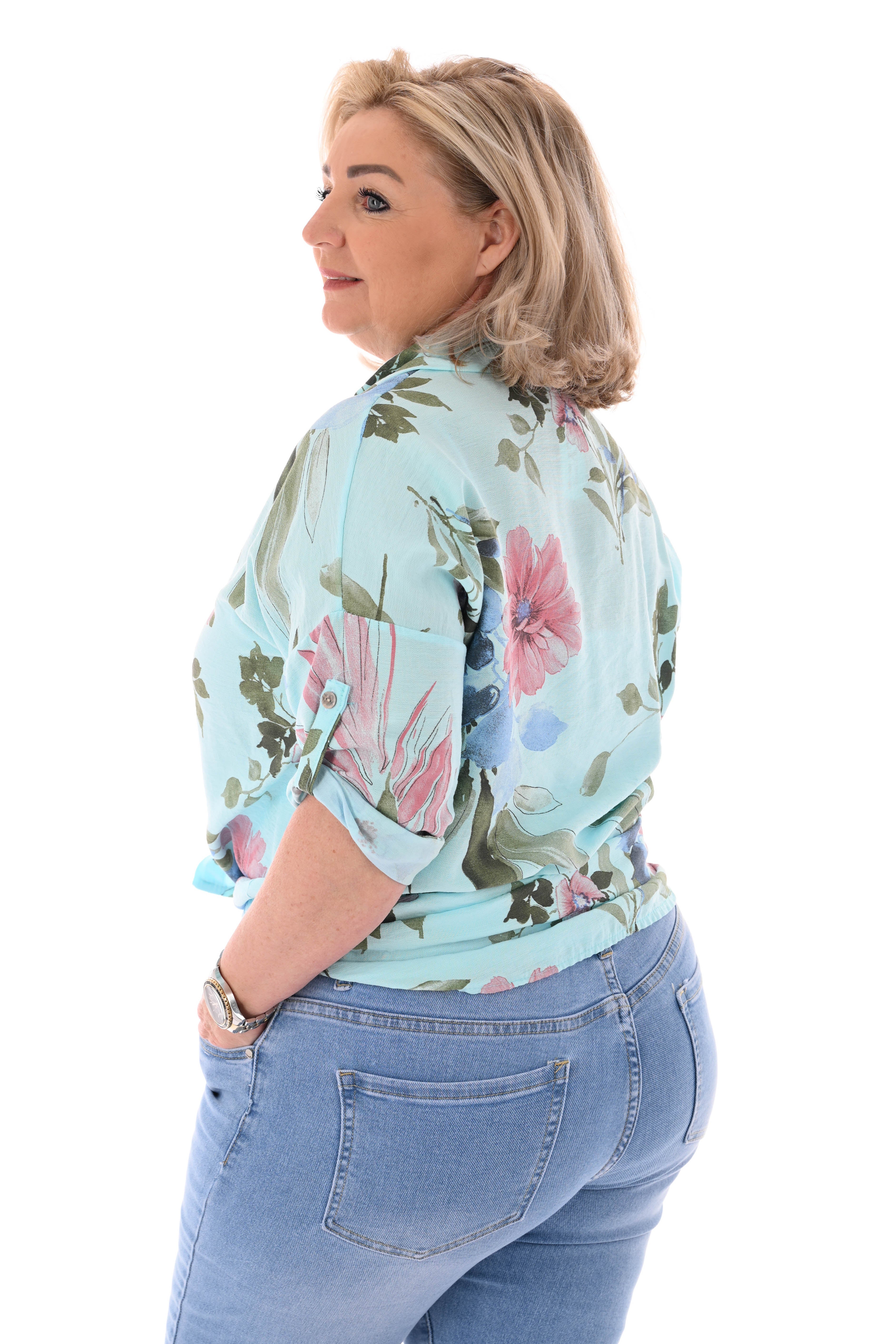 Bloemen blouse ophaalmouwen lichtblauw