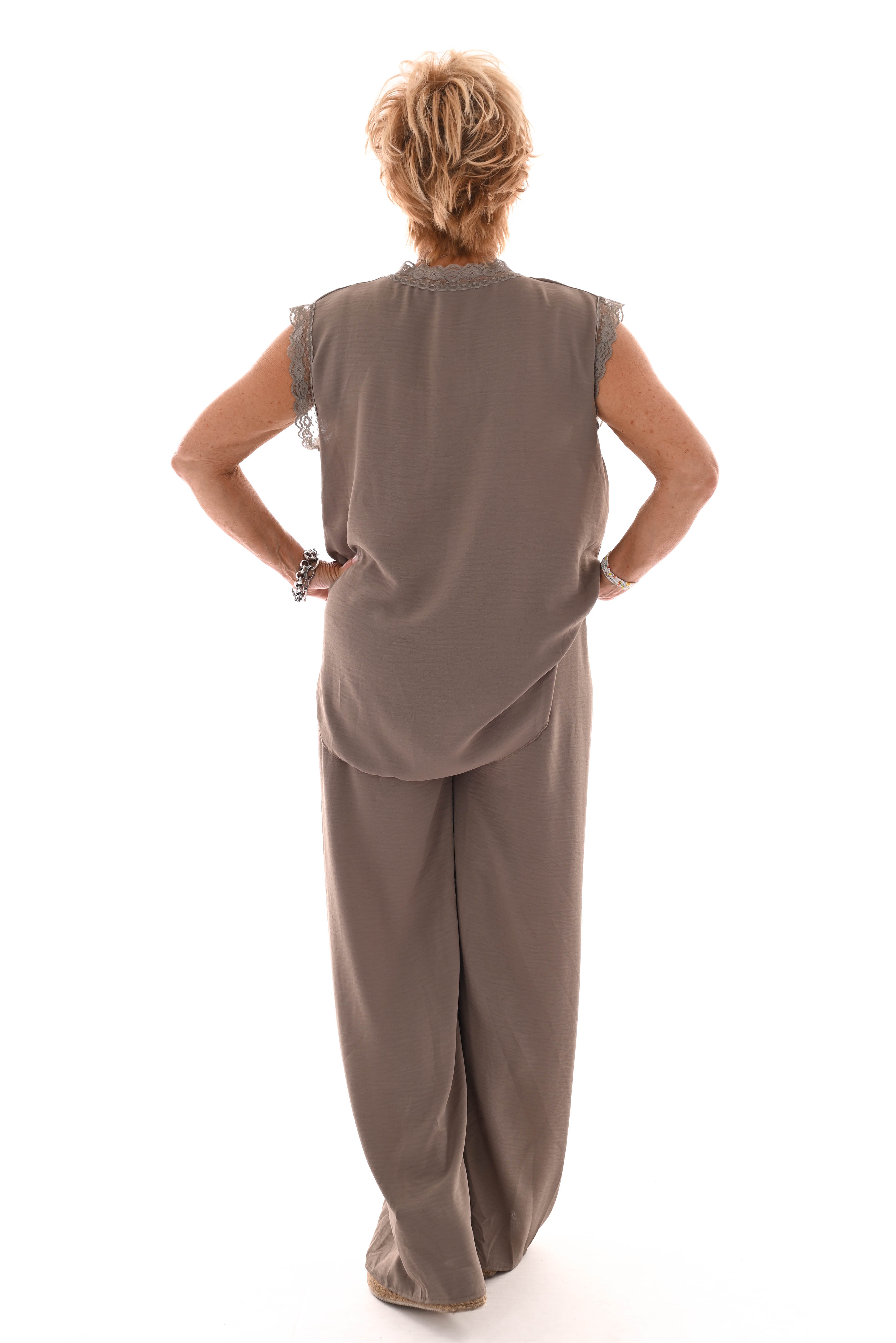 Tweedelig pak kant taupe