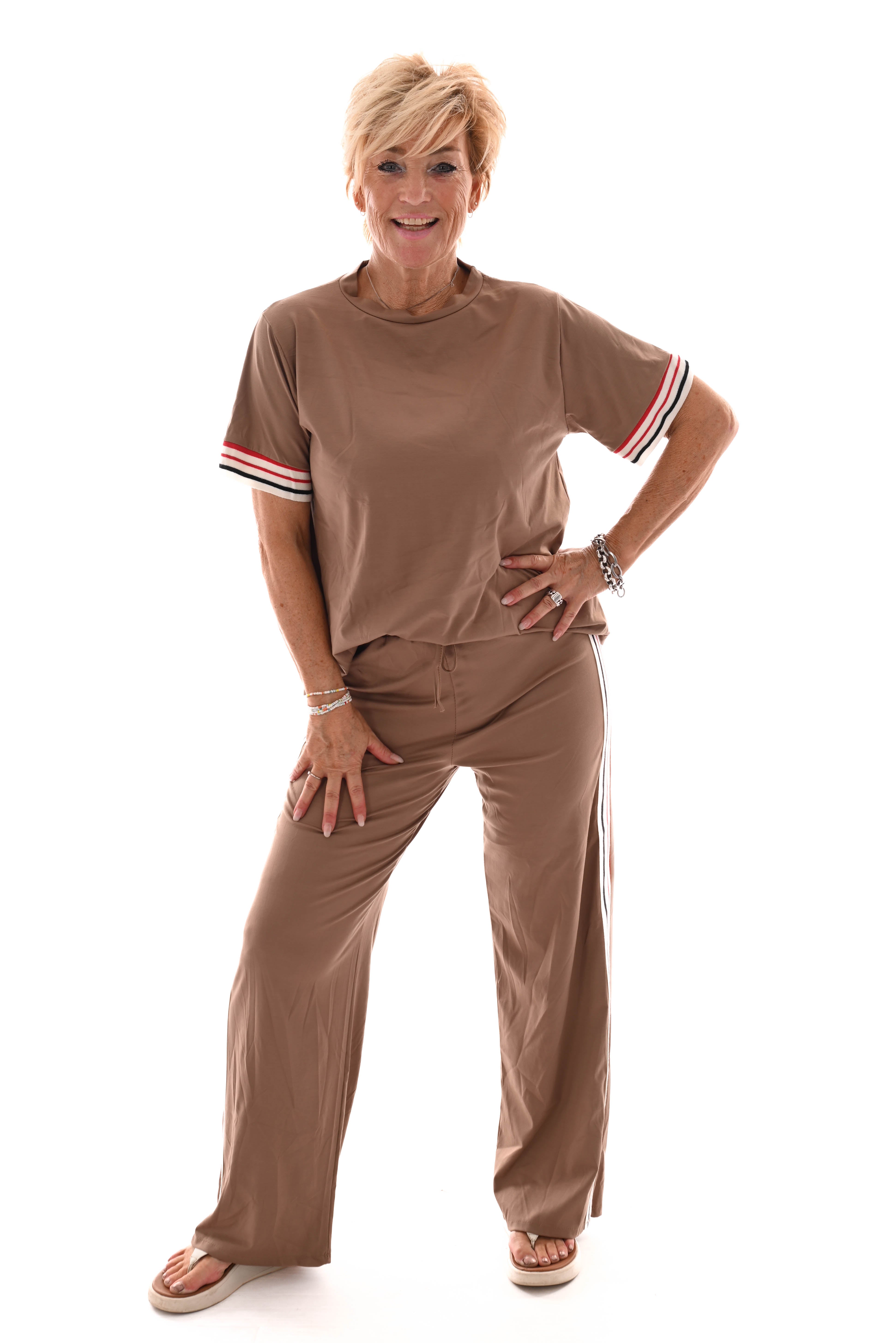 Tweedelig pak gestreepte bies lichtbruin