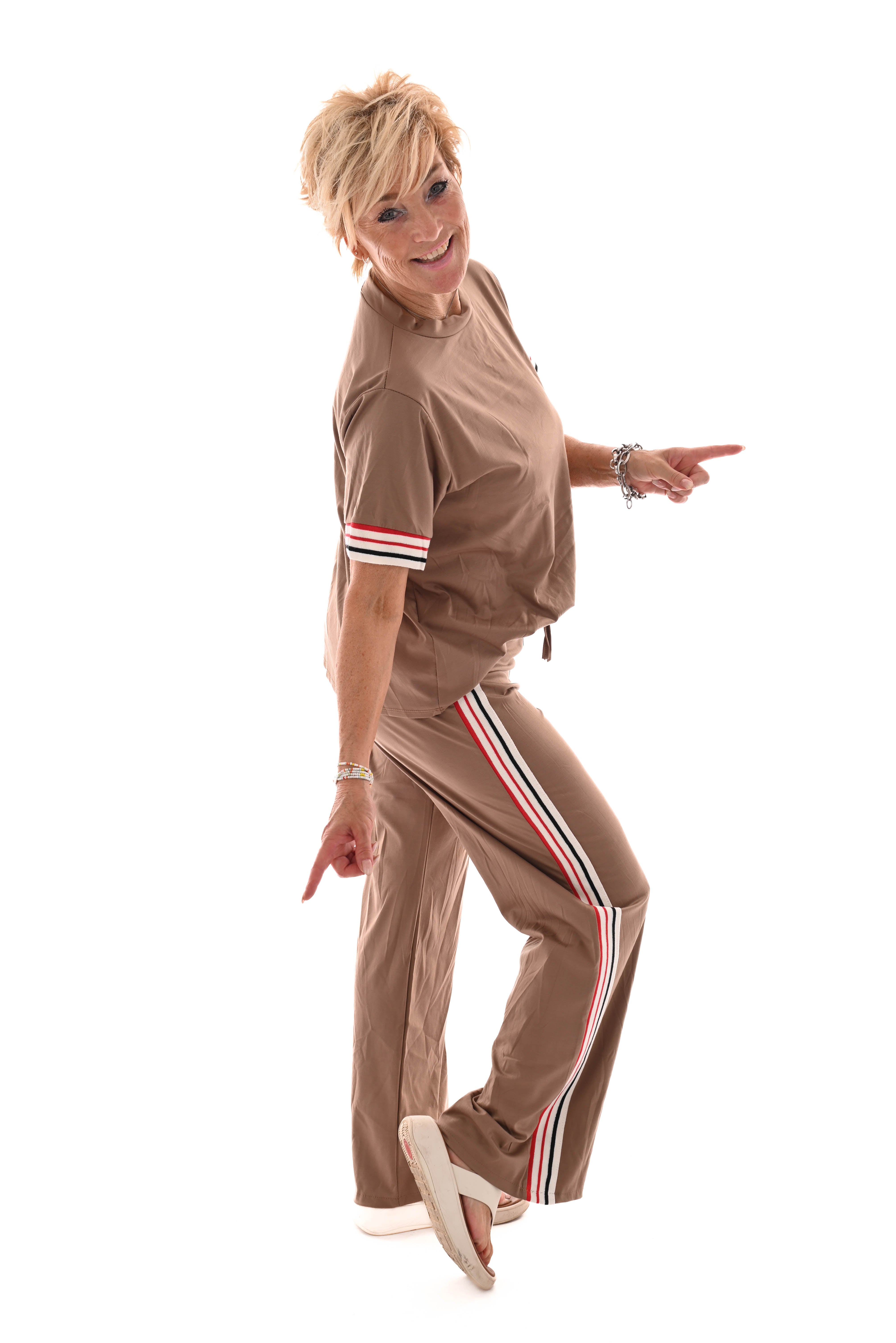 Tweedelig pak gestreepte bies lichtbruin