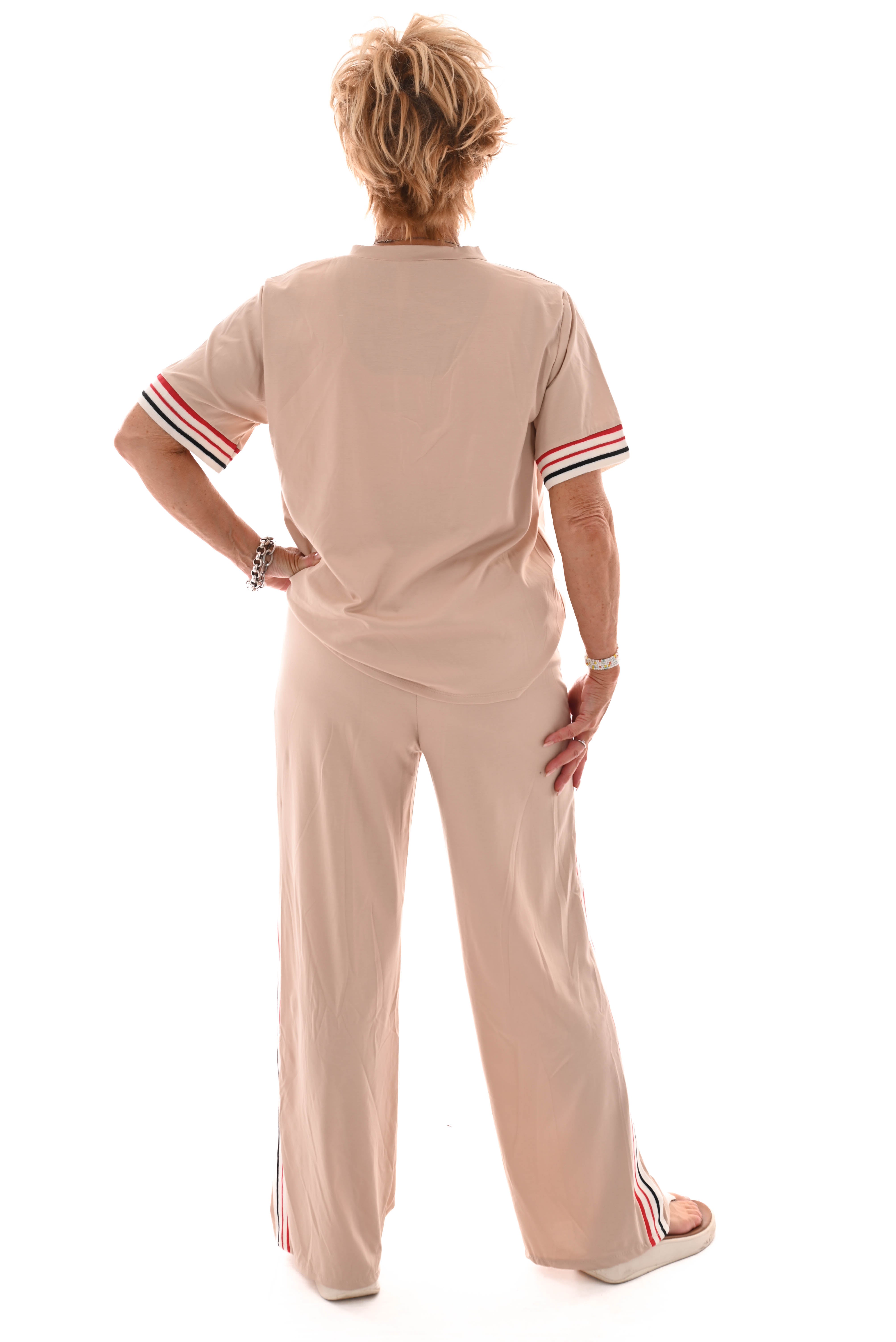 Tweedelig pak gestreepte bies beige