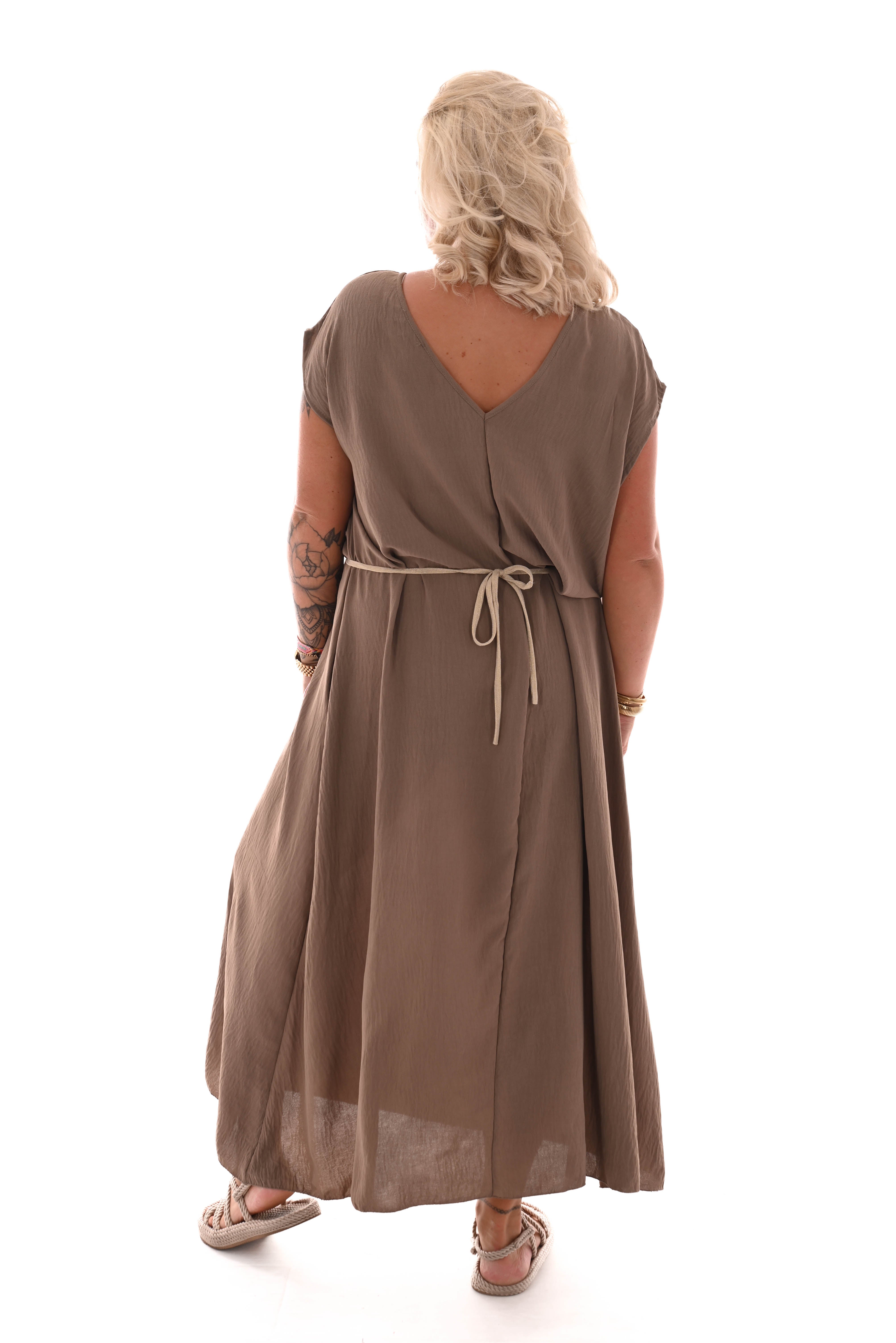 Jurk met kralen ceintuur beige