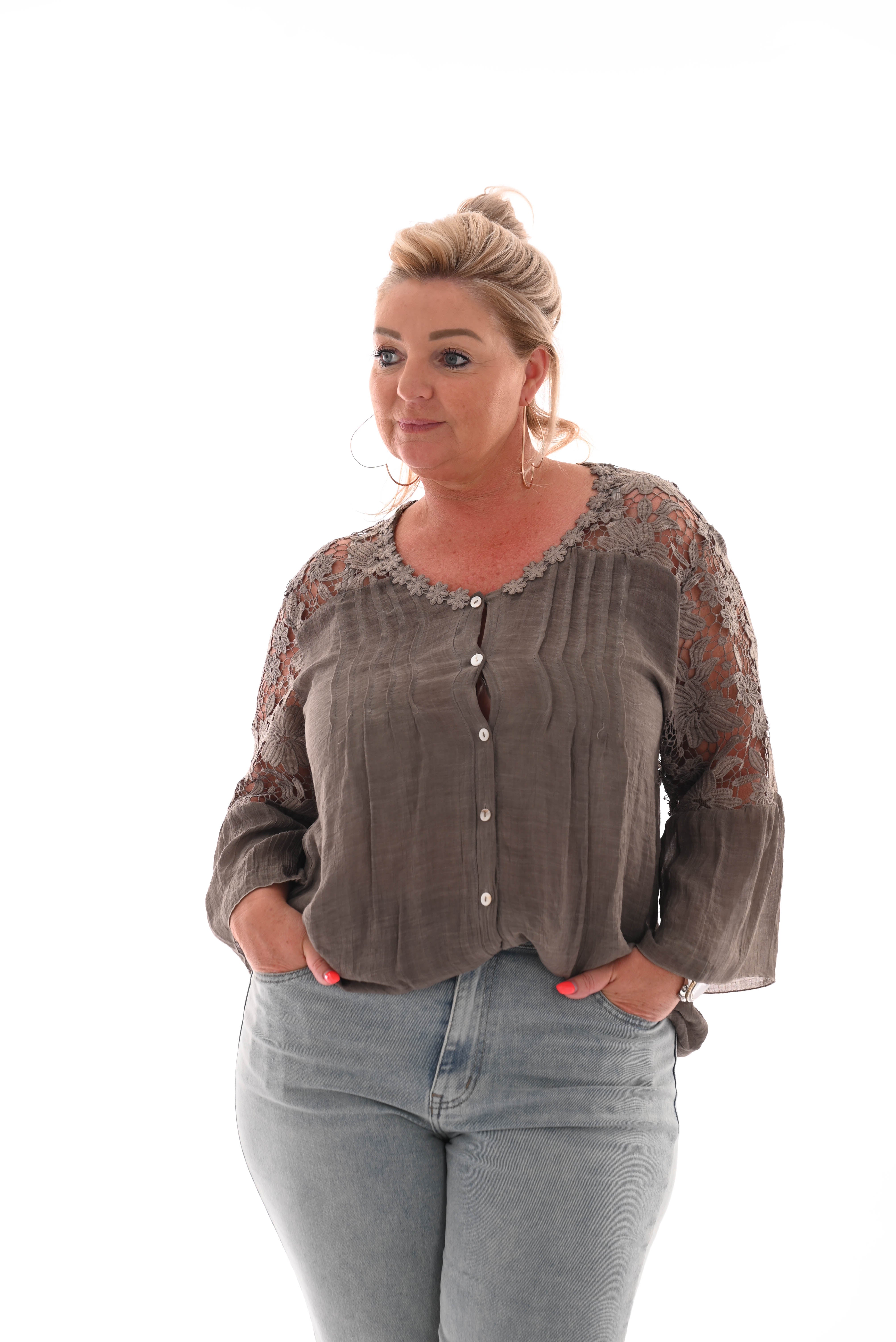 Doorknoop blouse bloemen hals bruin