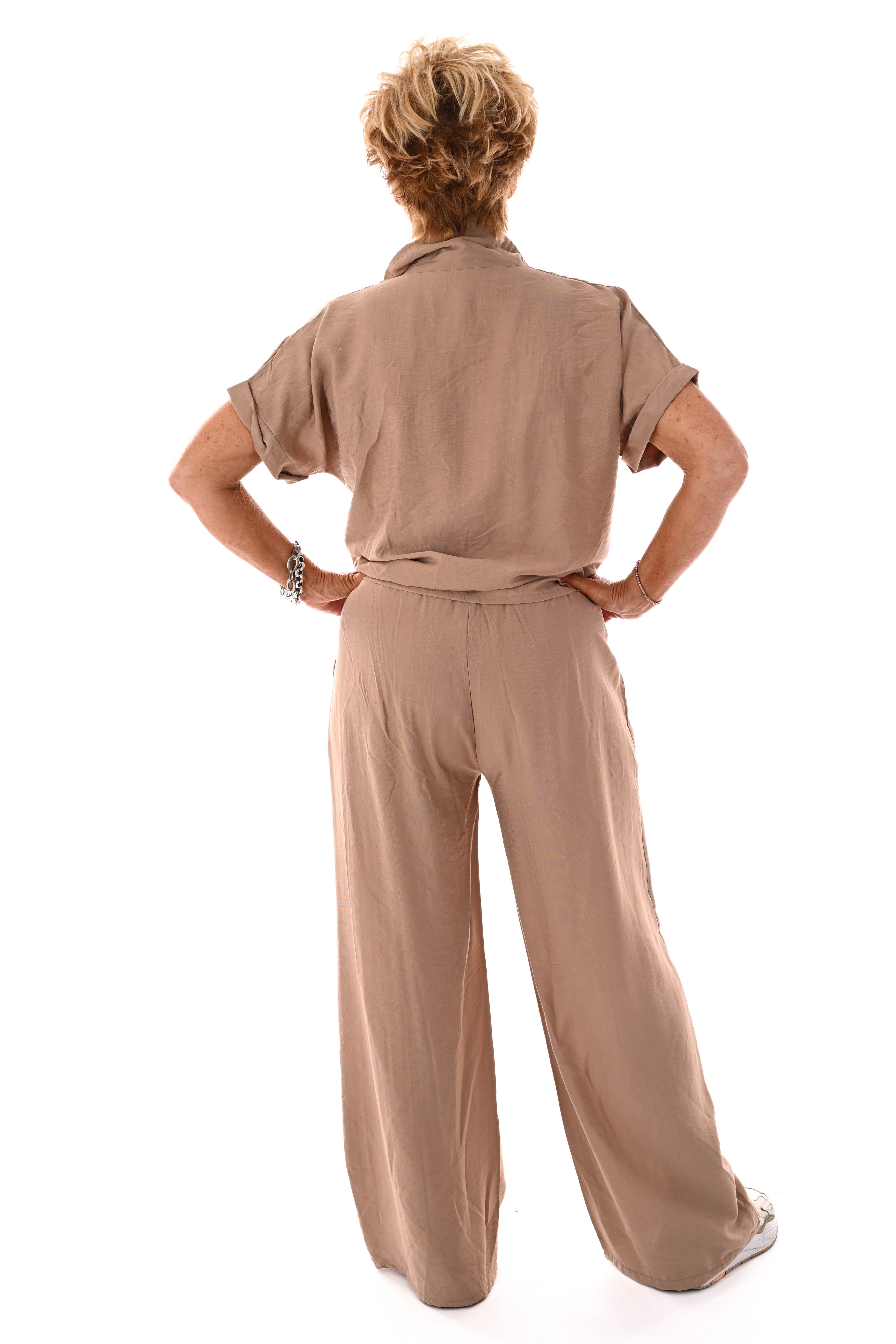 Tweedelig set doorknoop blouse camel