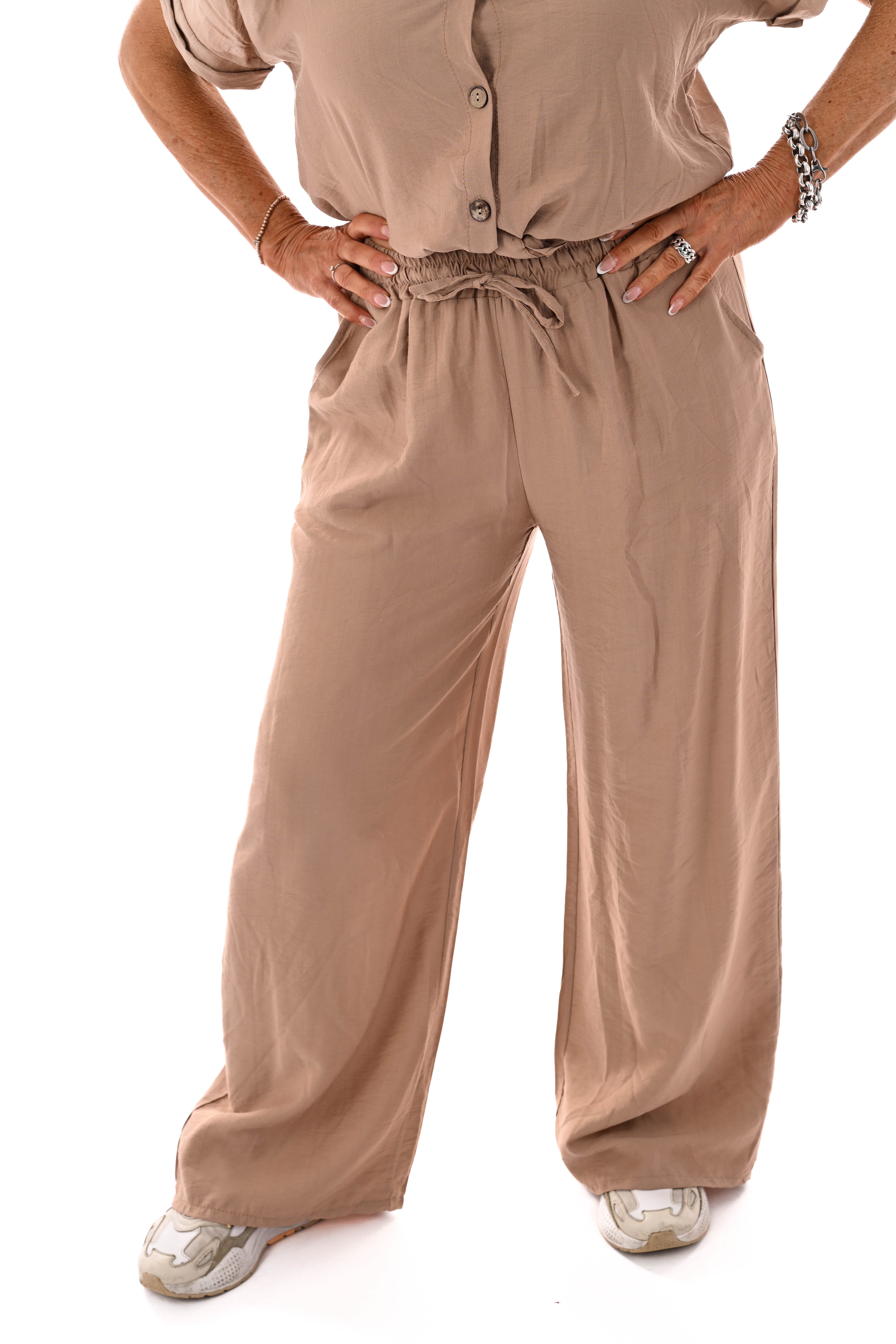 Tweedelig set doorknoop blouse camel