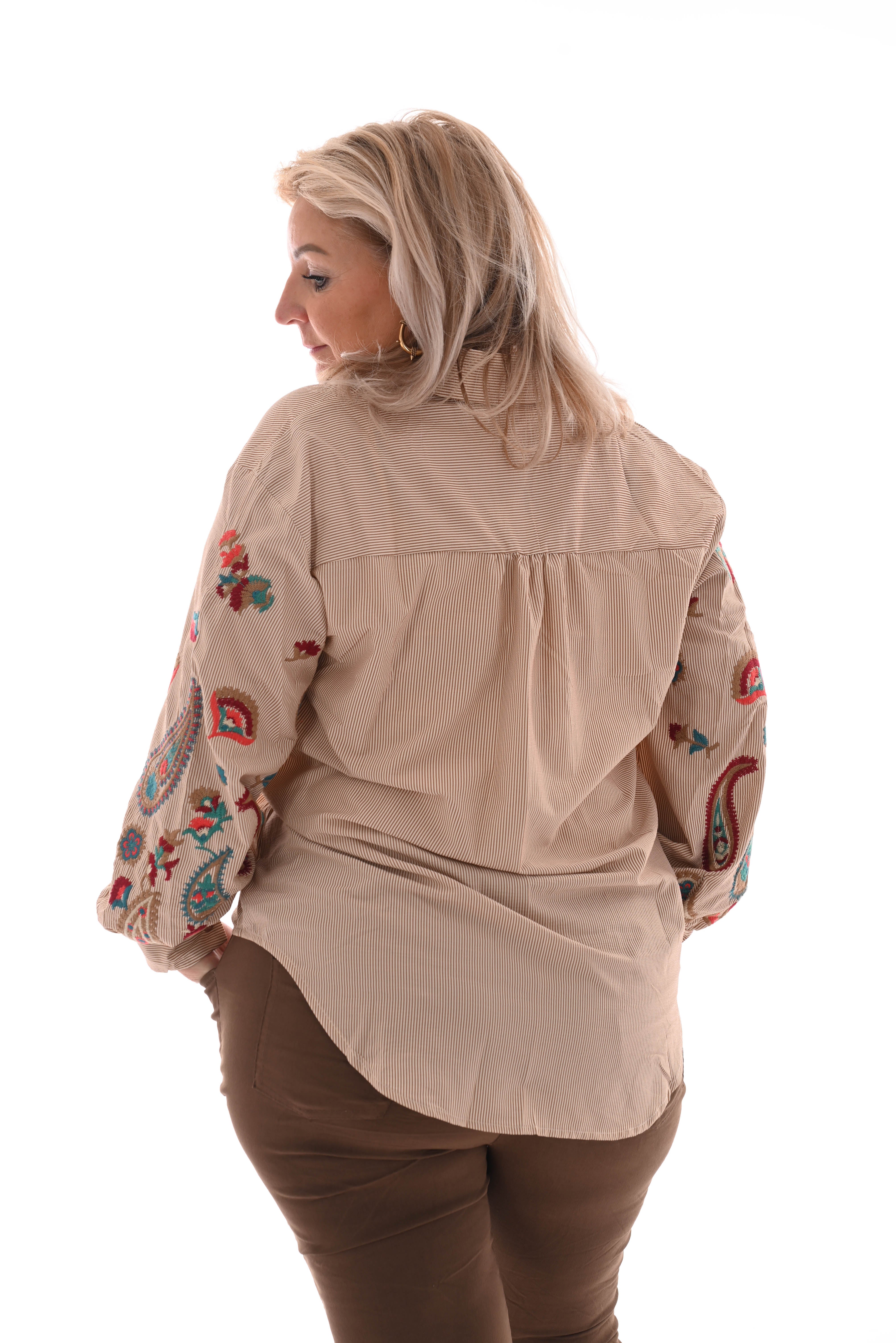 Blouse paisley mouwdetail beige