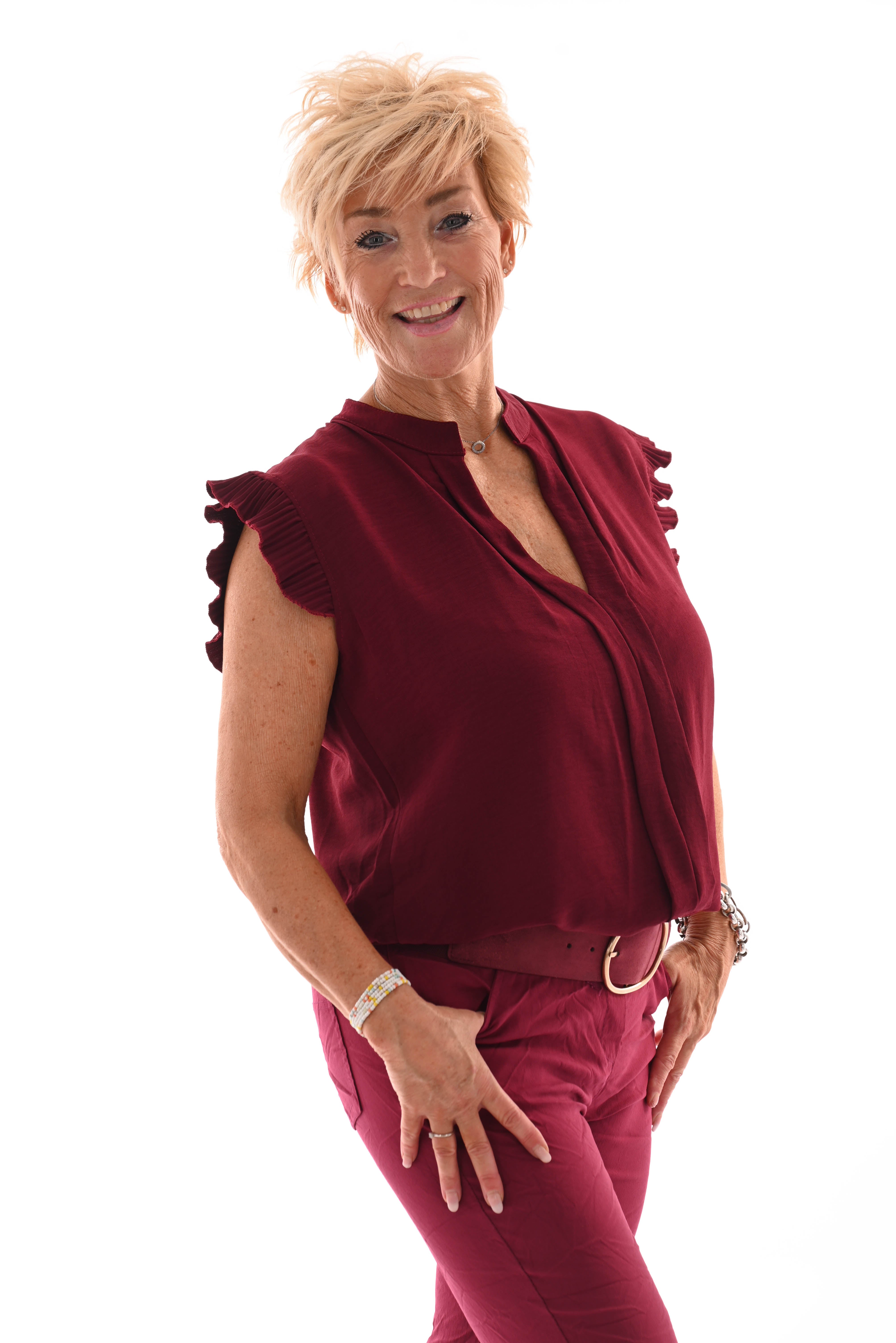Top v-hals korte plisse mouwen bordeaux