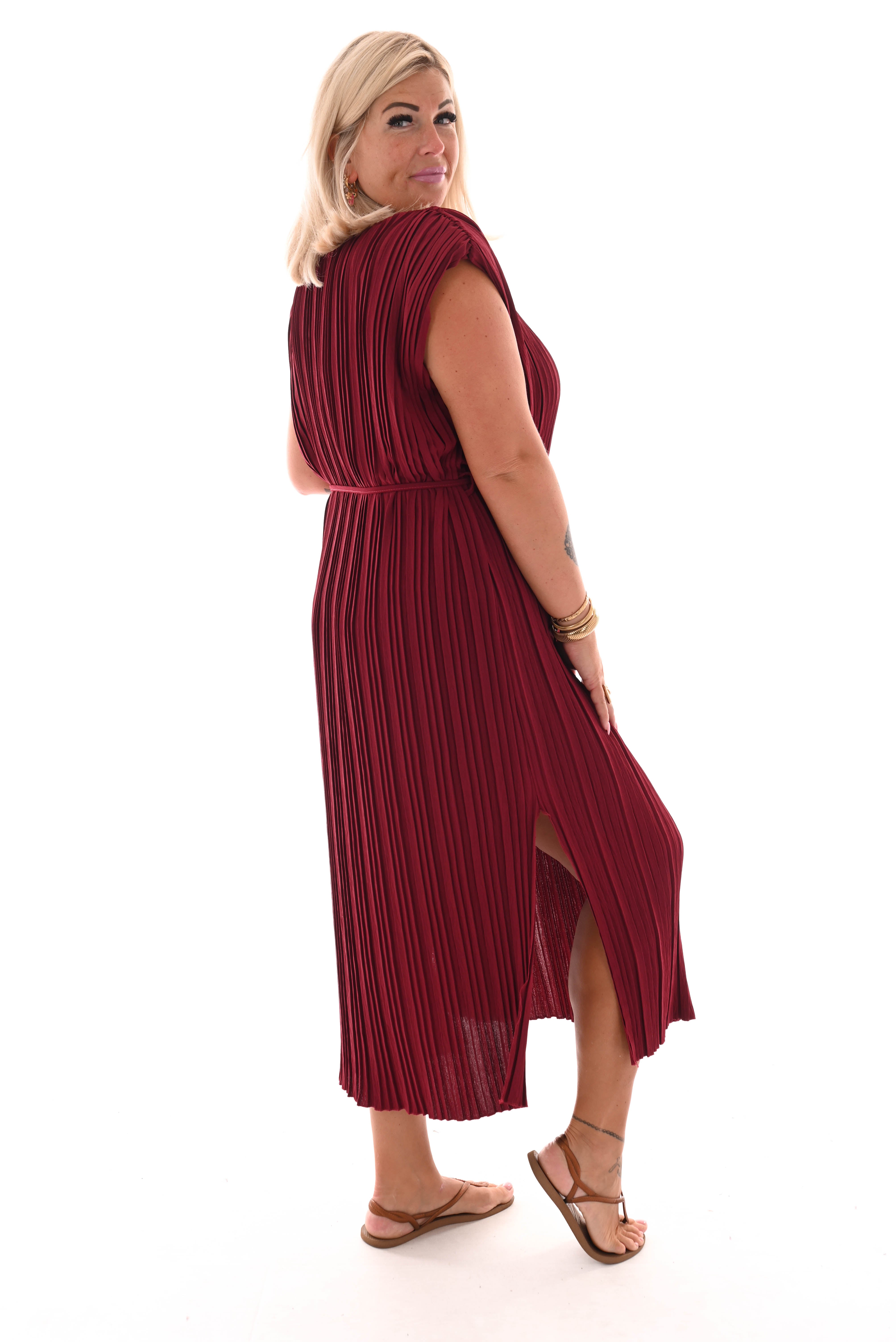 Plisse jurk met ceintuur bordeaux