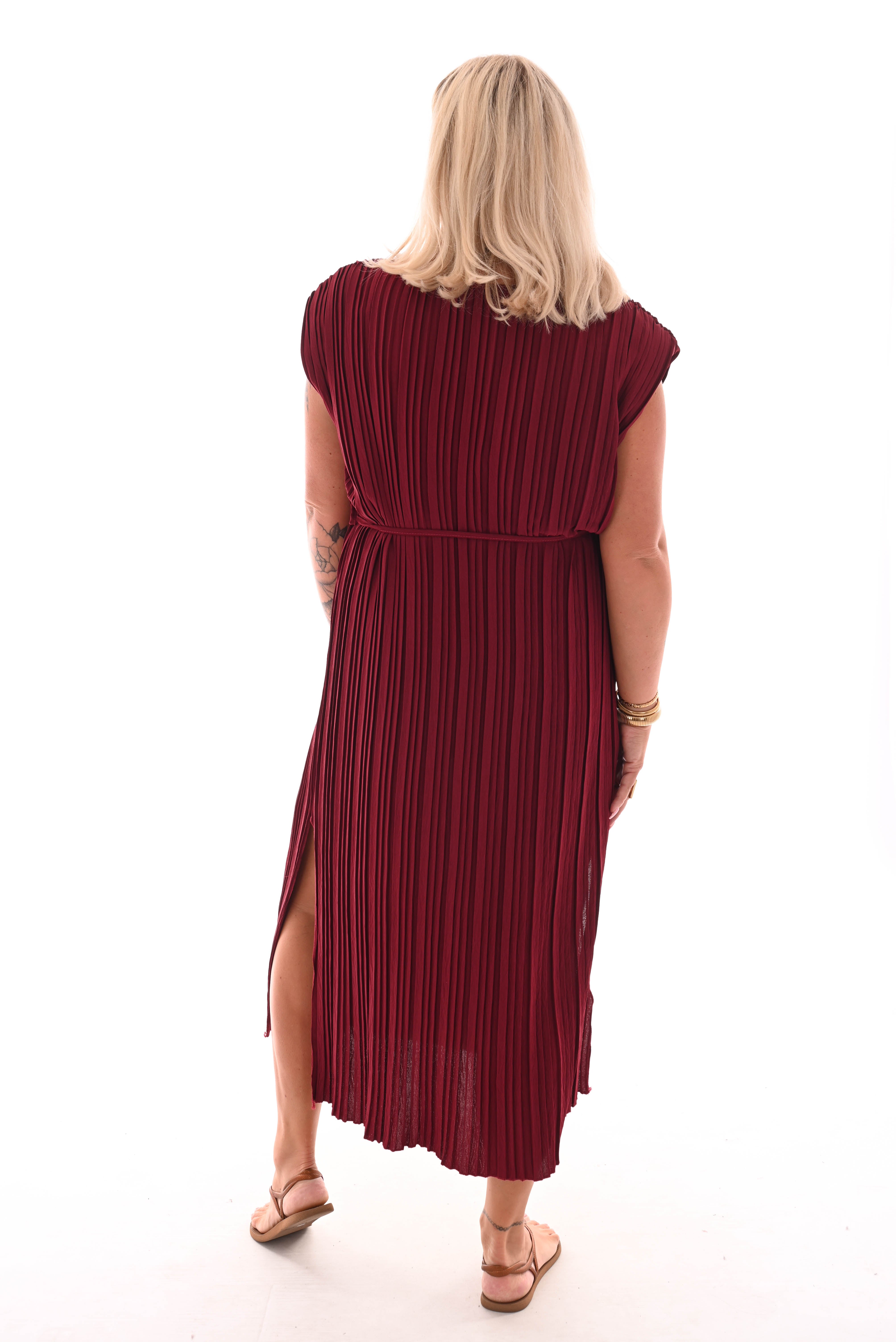 Plisse jurk met ceintuur bordeaux