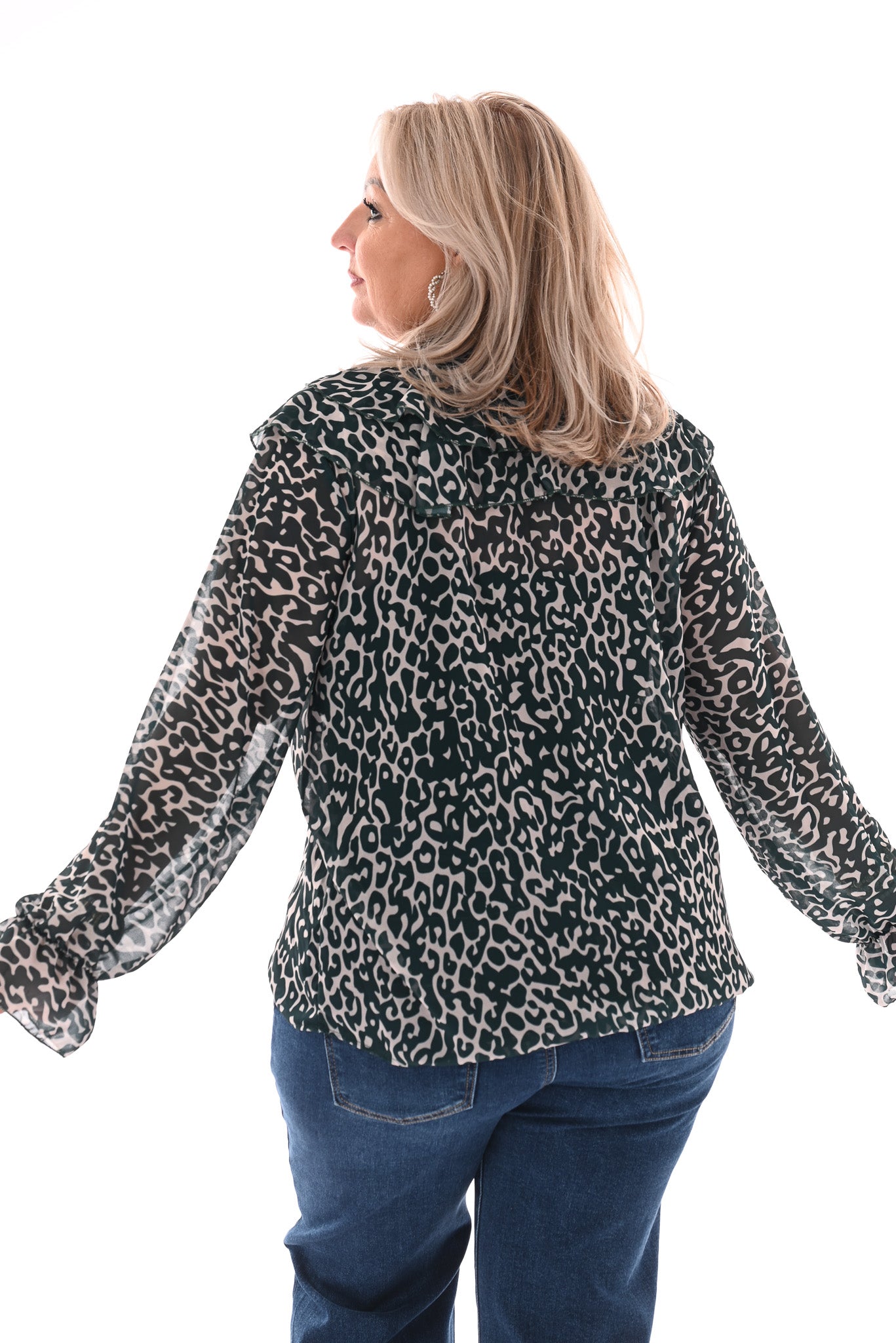 Doorknoop blouse roezels met trompetmouwen flessengroen