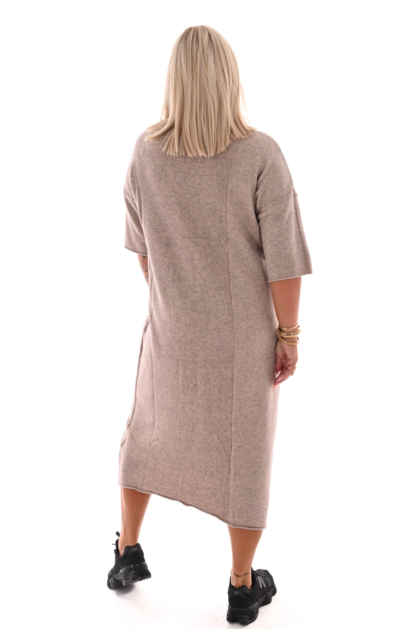 Lang gebreide jurk v-hals korte mouwen beige