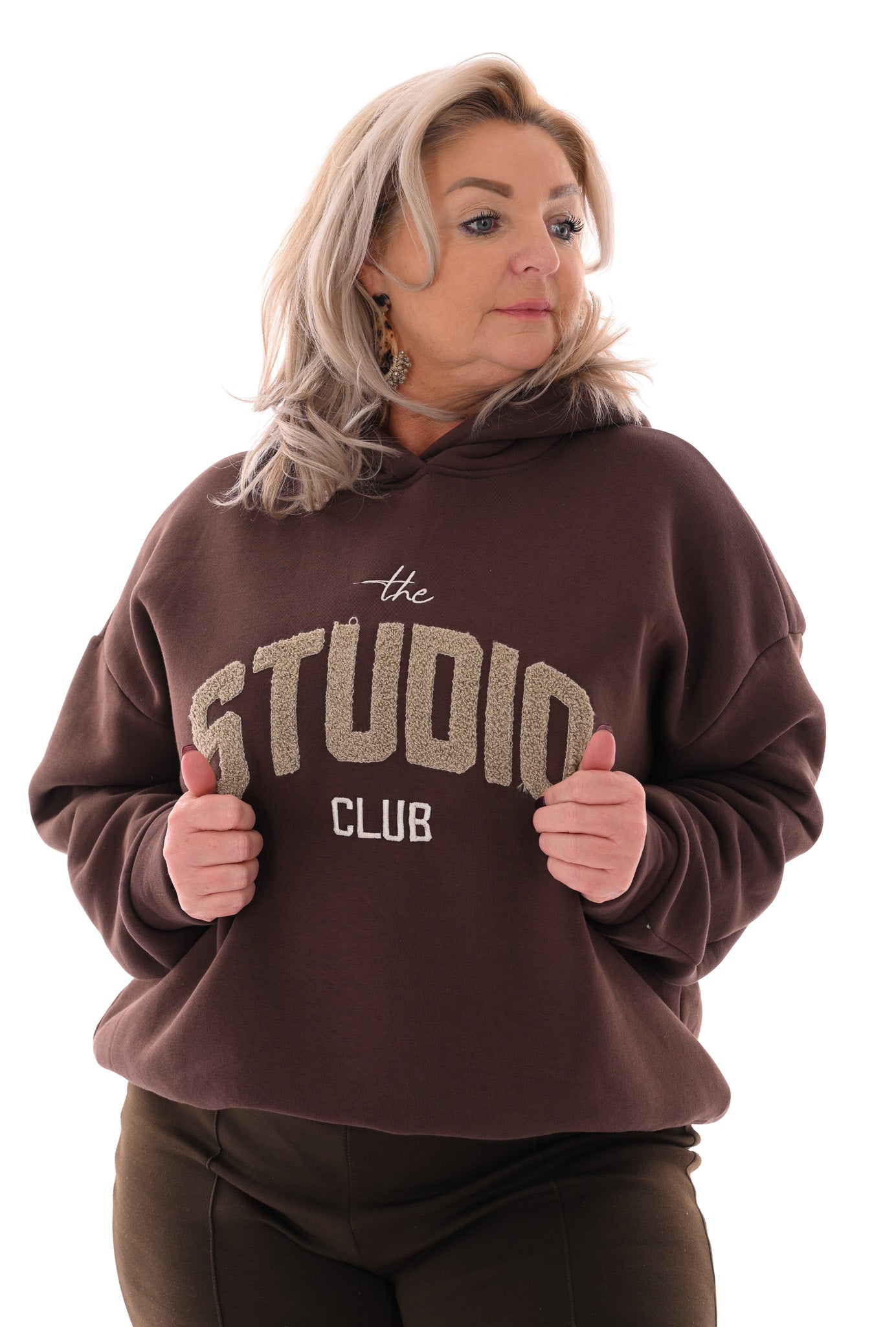 Hoodie studio club donkerbruin
