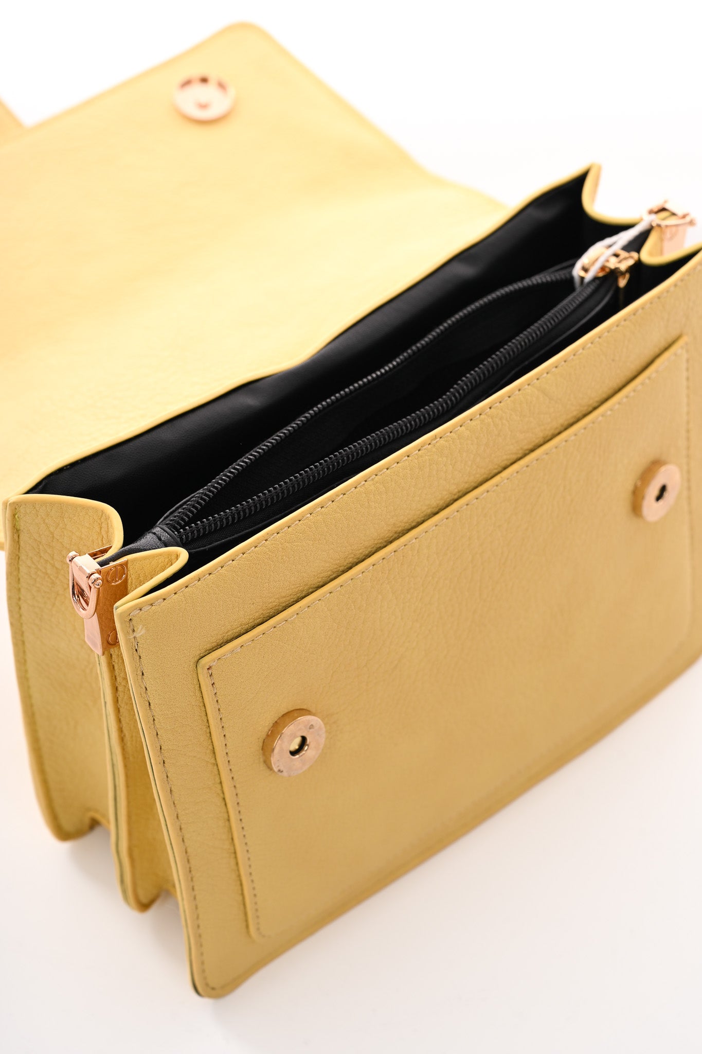 Kleine leren tas botergeel