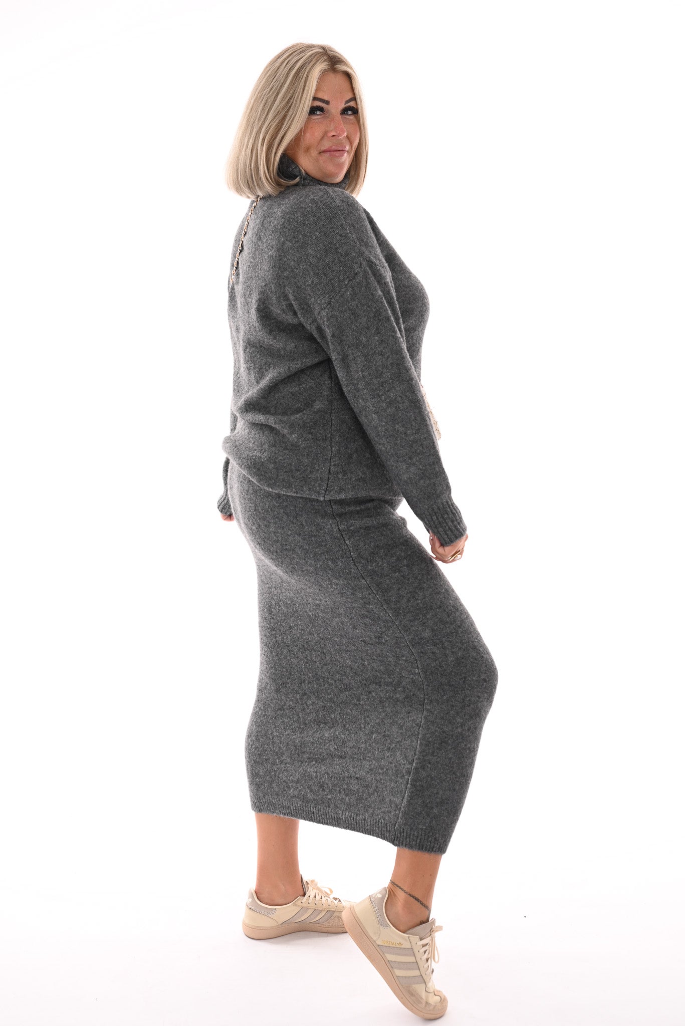 Gebreid set coltrui met rok grijs