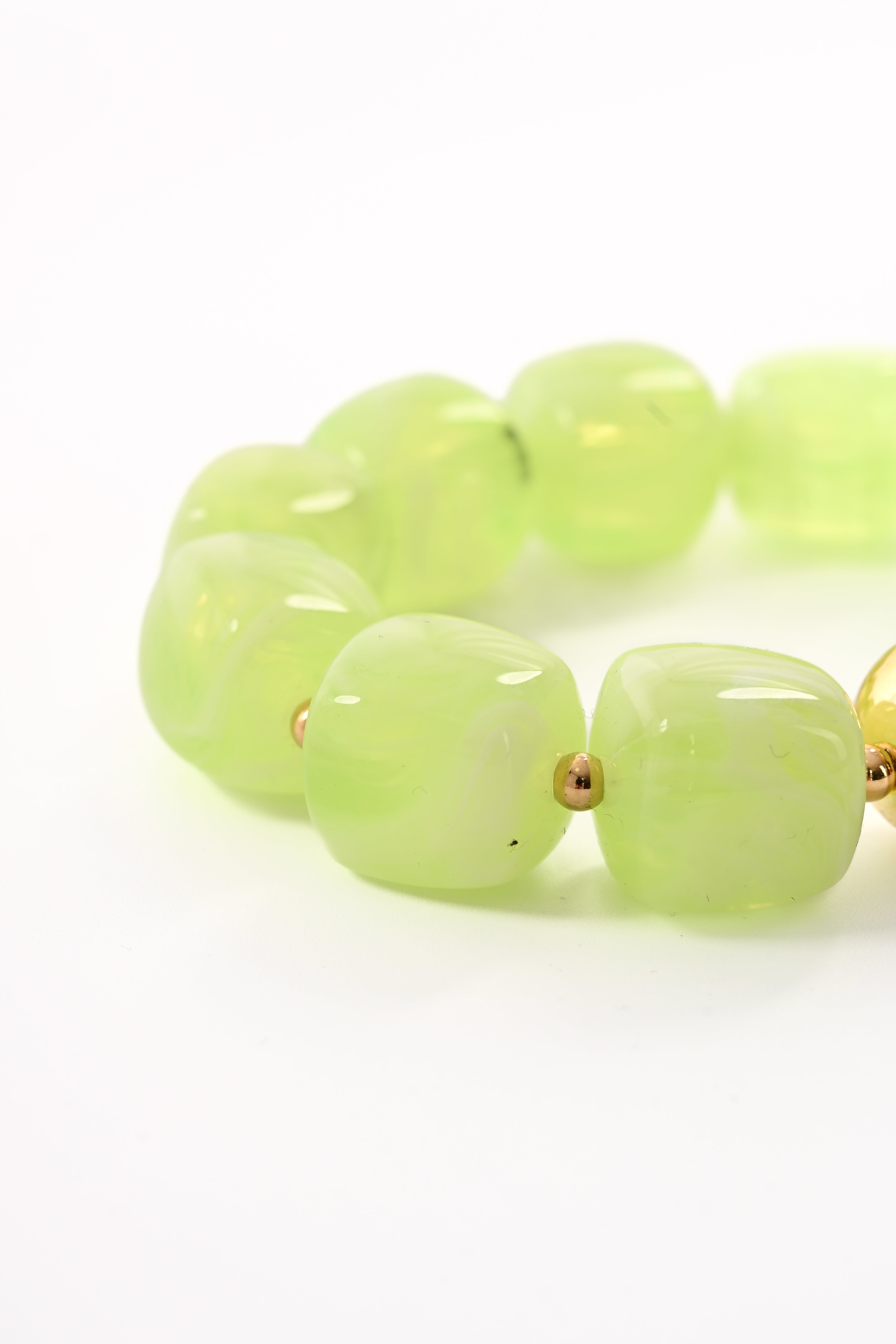 Armband vierkante kralen lichtgroen