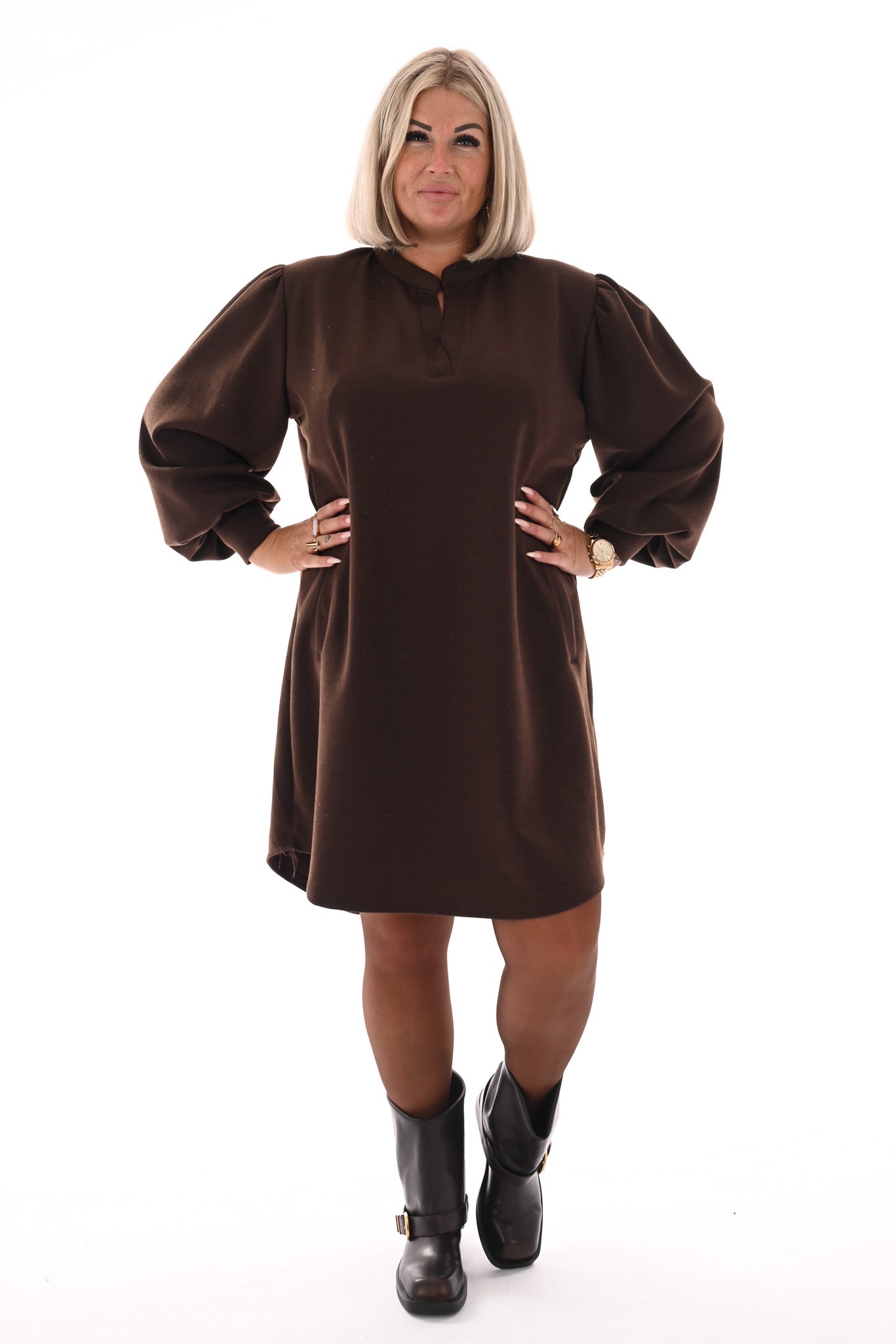 Jurk deluxe v-hals pofmouwen met strass bruin