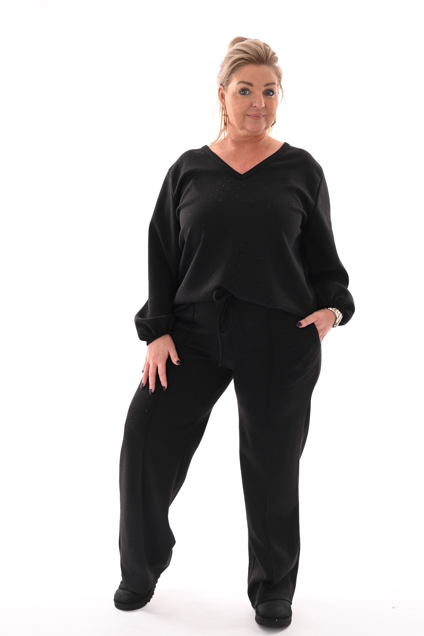 Tweedelig pak v-hals met strass zwart