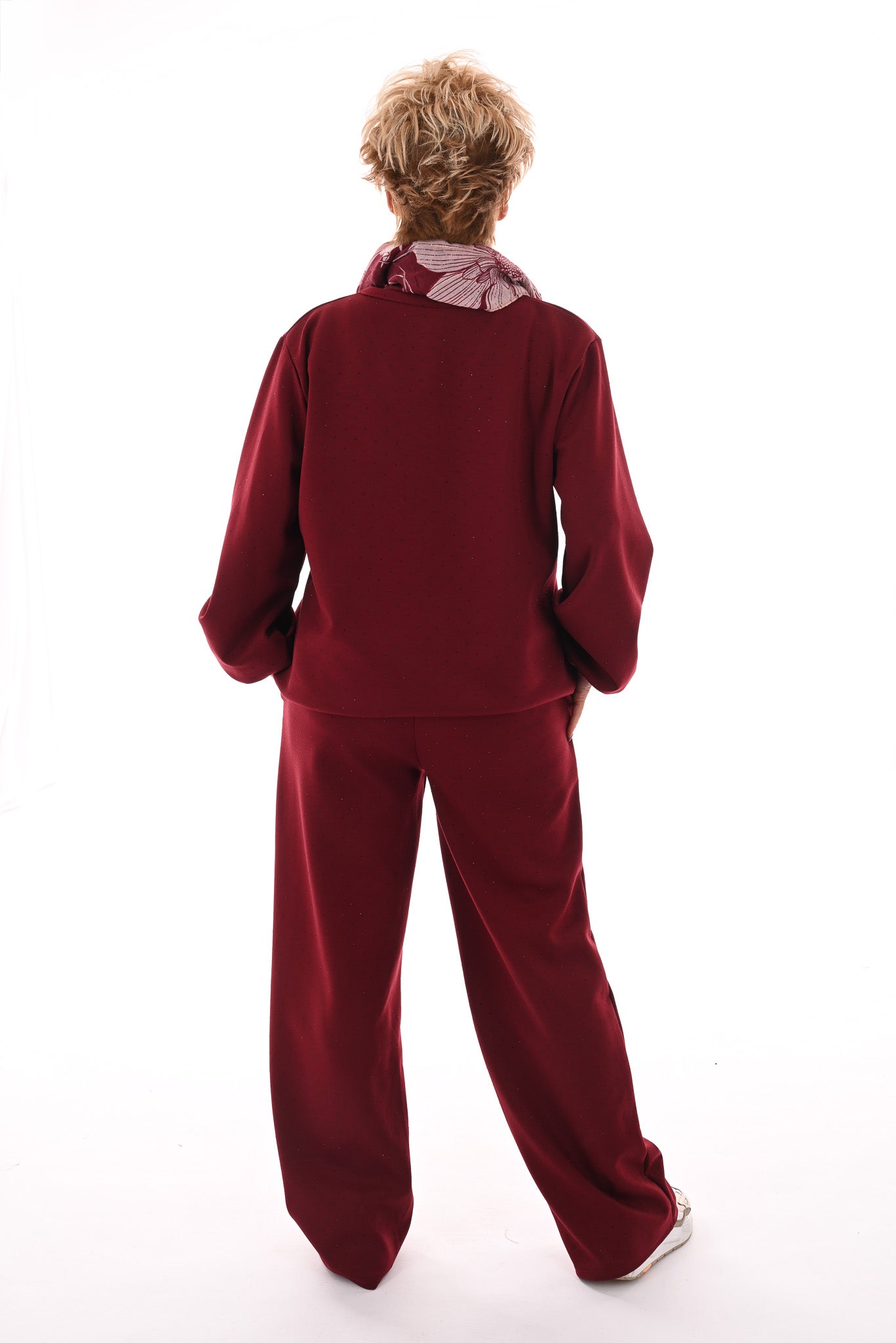 Tweedelig pak v-hals met strass bordeaux