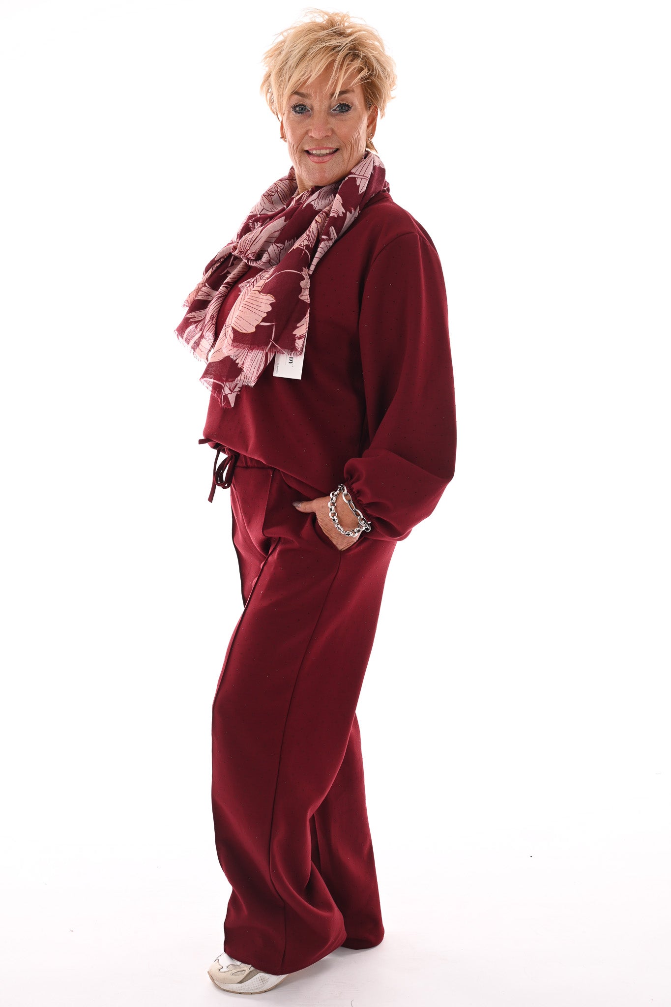 Tweedelig pak v-hals met strass bordeaux