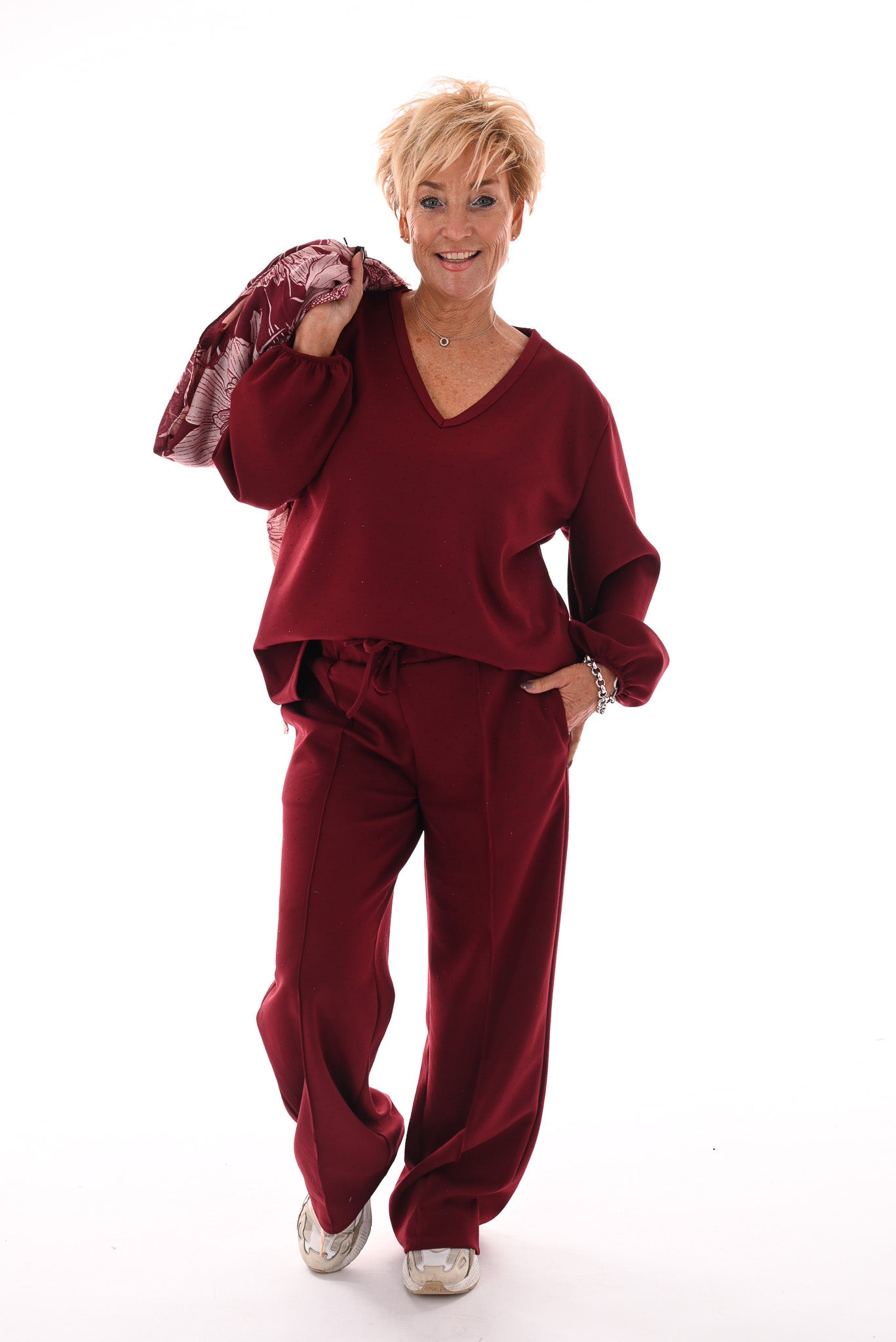 Tweedelig pak v-hals met strass bordeaux