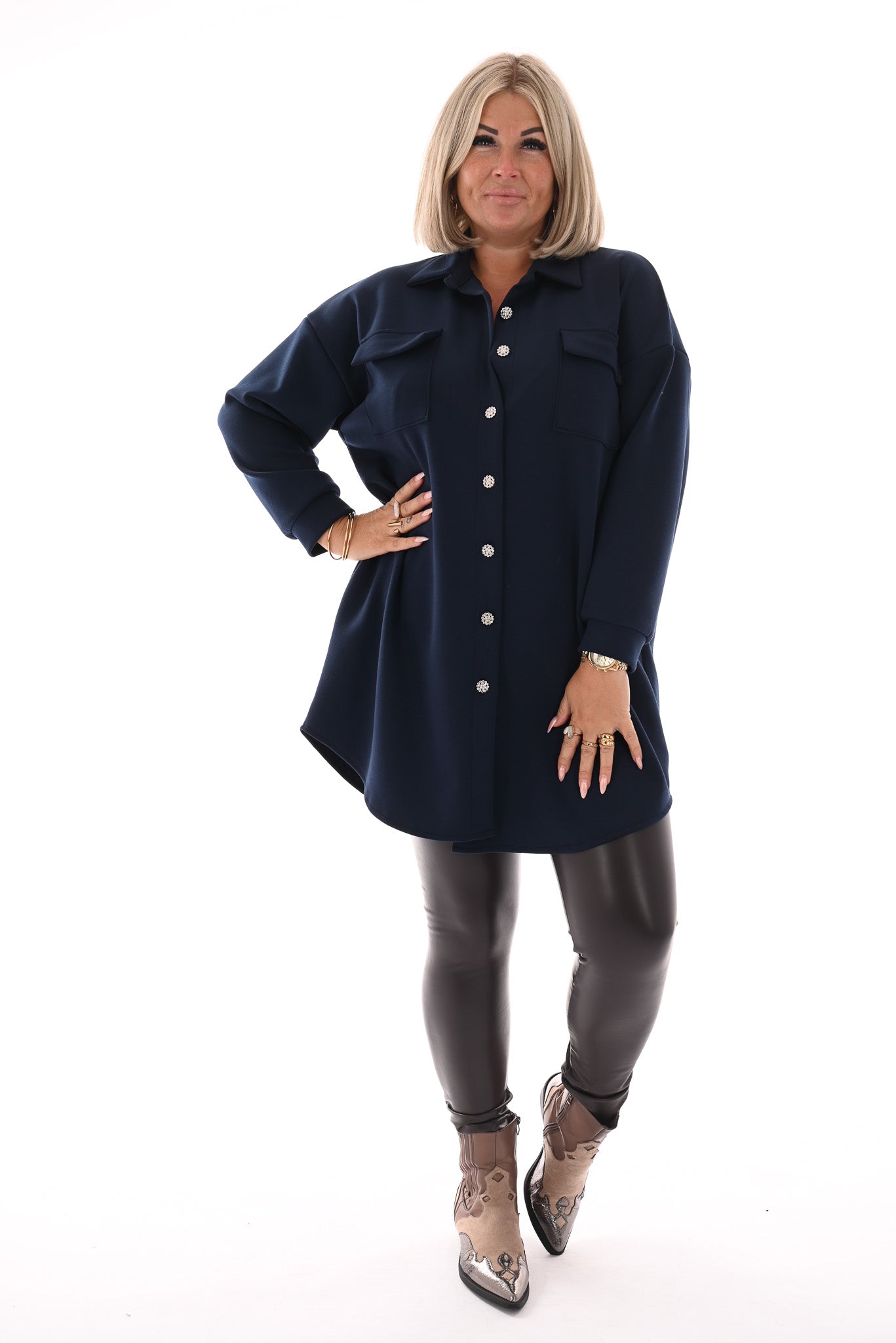 Half lange doorknoop blouse uni marineblauw