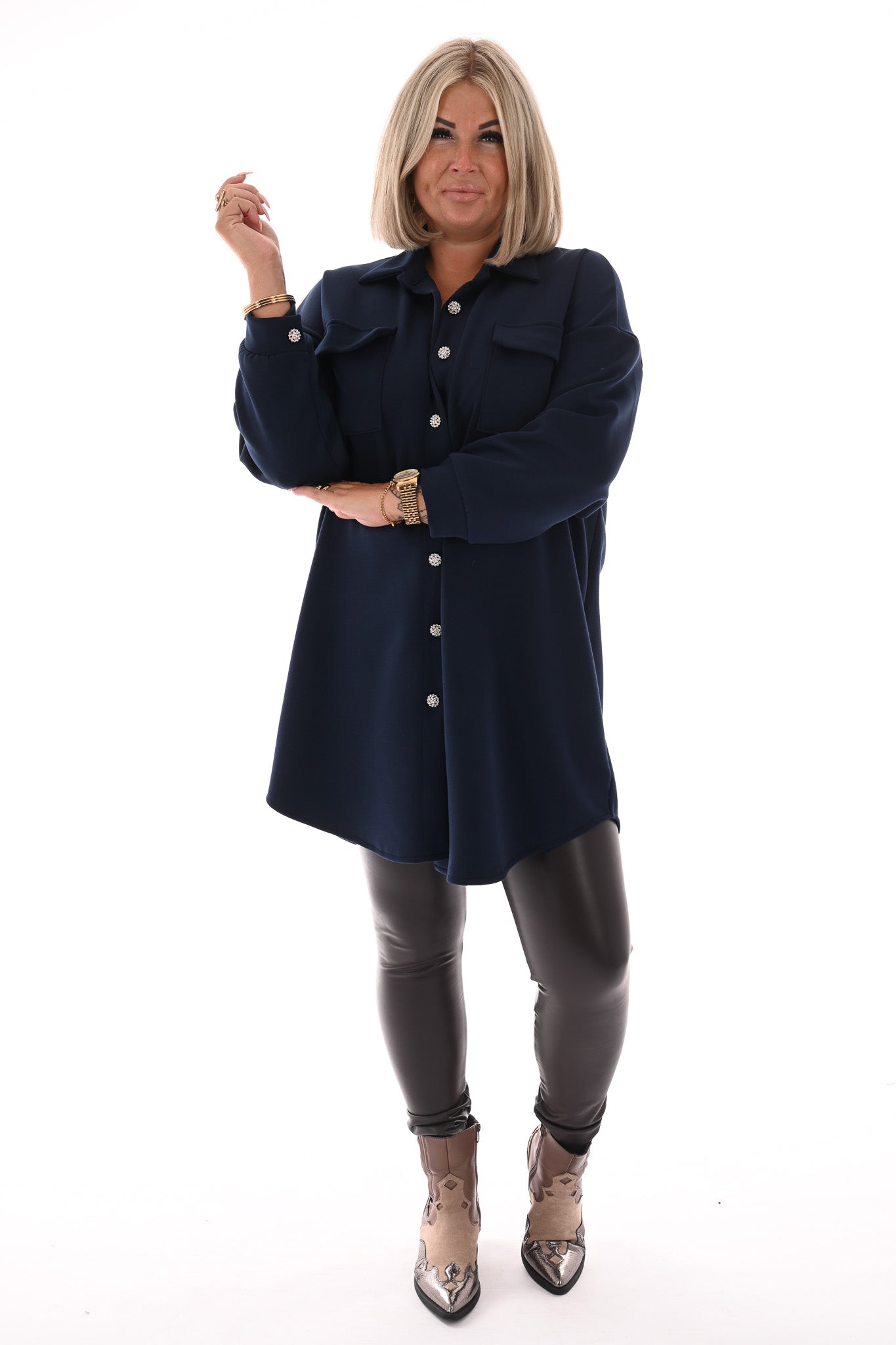 Half lange doorknoop blouse uni marineblauw