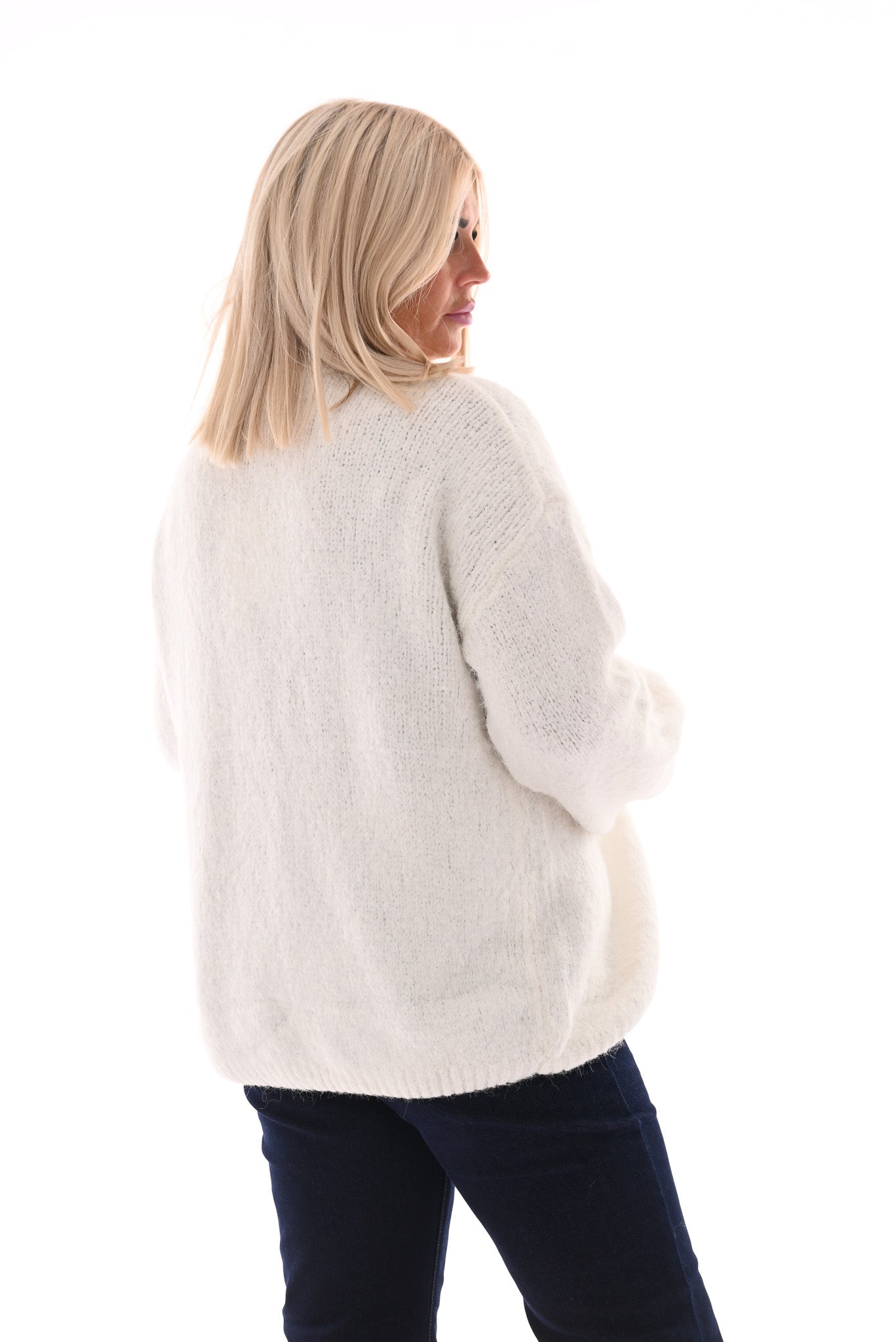 Kort fijn gebreid vest broche hartje wit