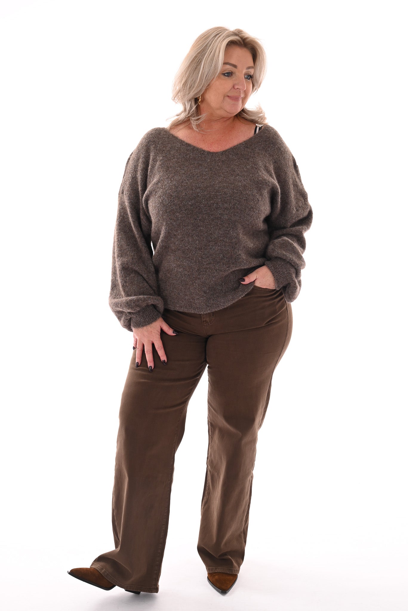 Fijn gebreide basic trui v-hals bruin