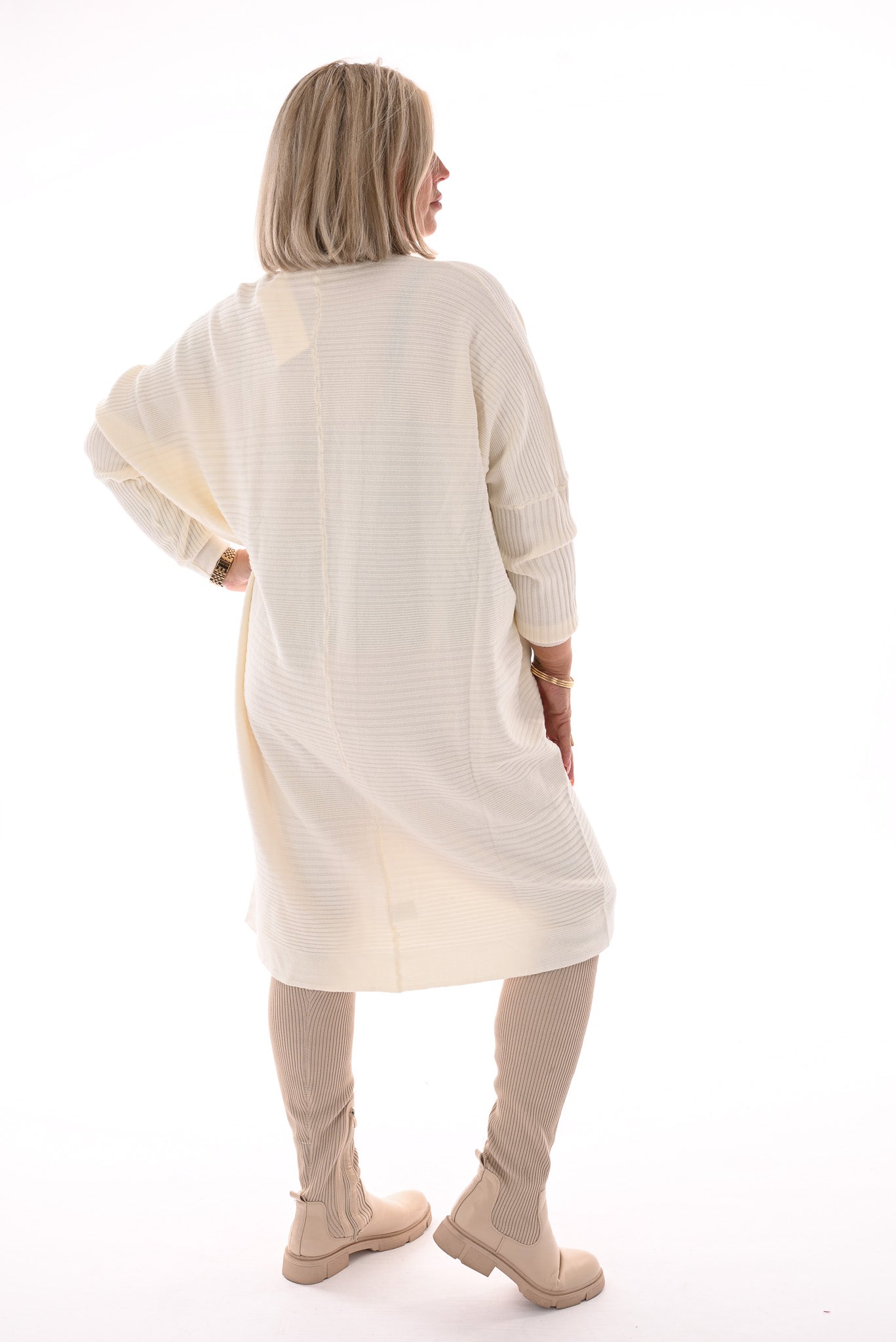 Jurk lijnen v-hals roomwit