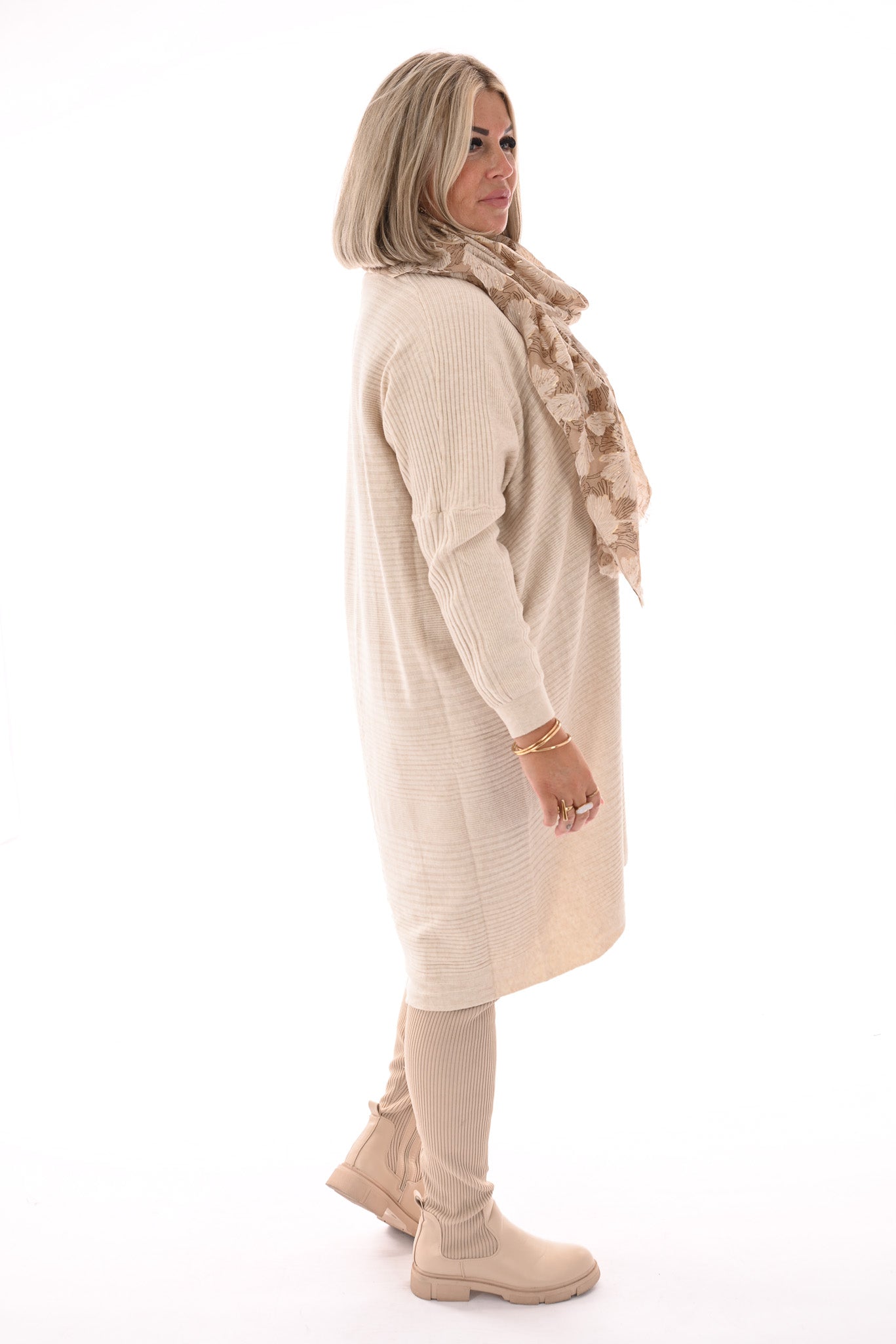 Jurk lijnen v-hals creme