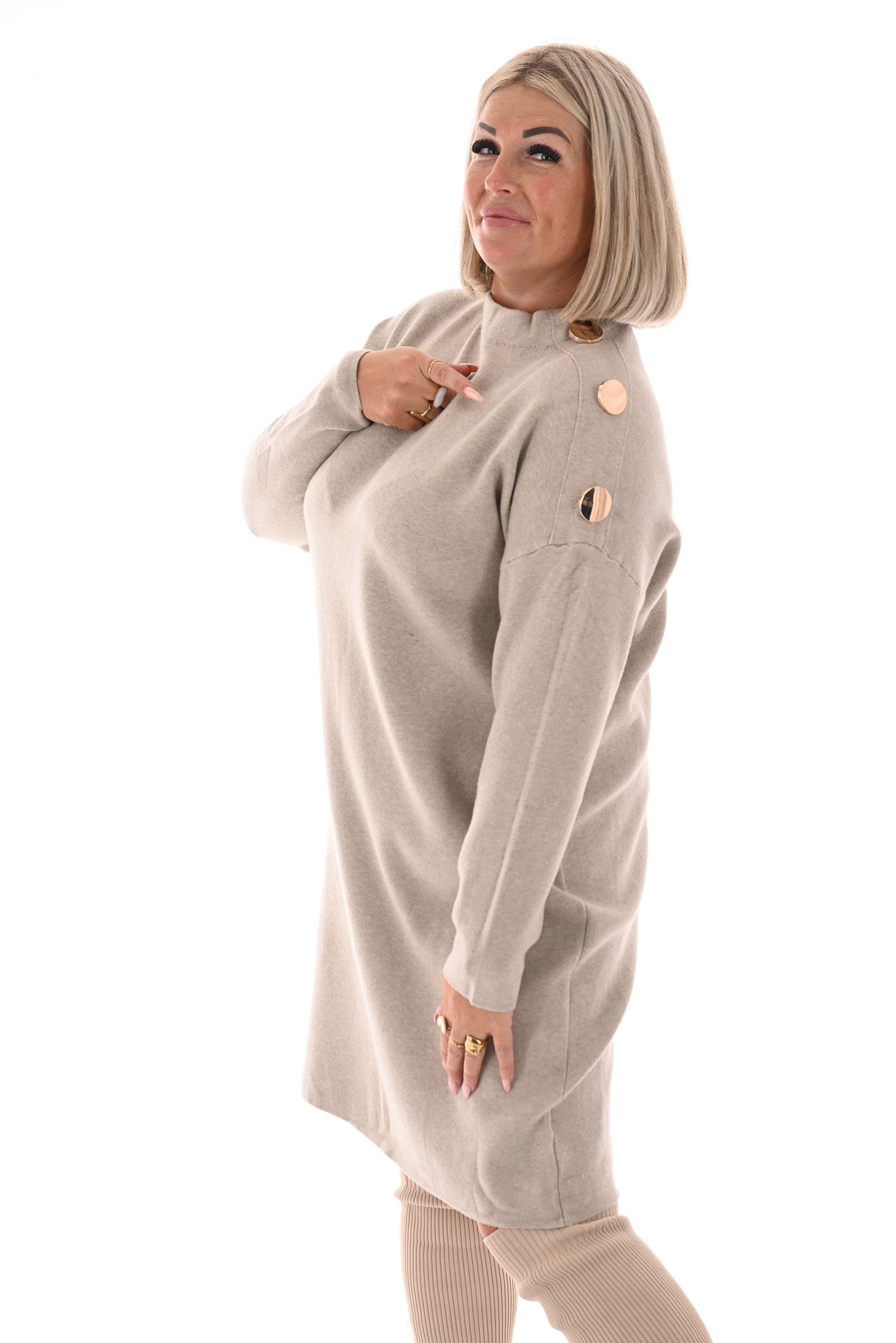 Jurk grote gouden knopen taupe