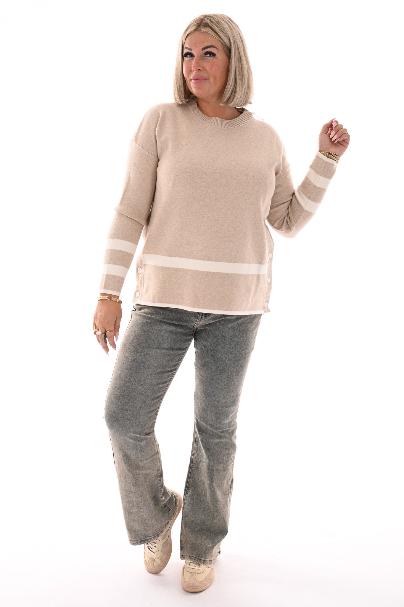 Trui met streep en knopen camel