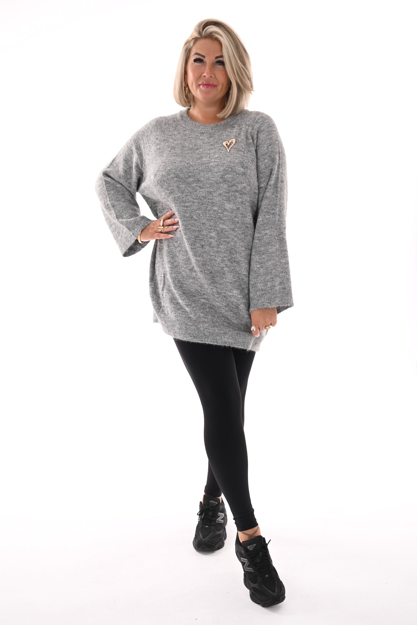 fijn gebreide trui met ronde hals lichtgrijs