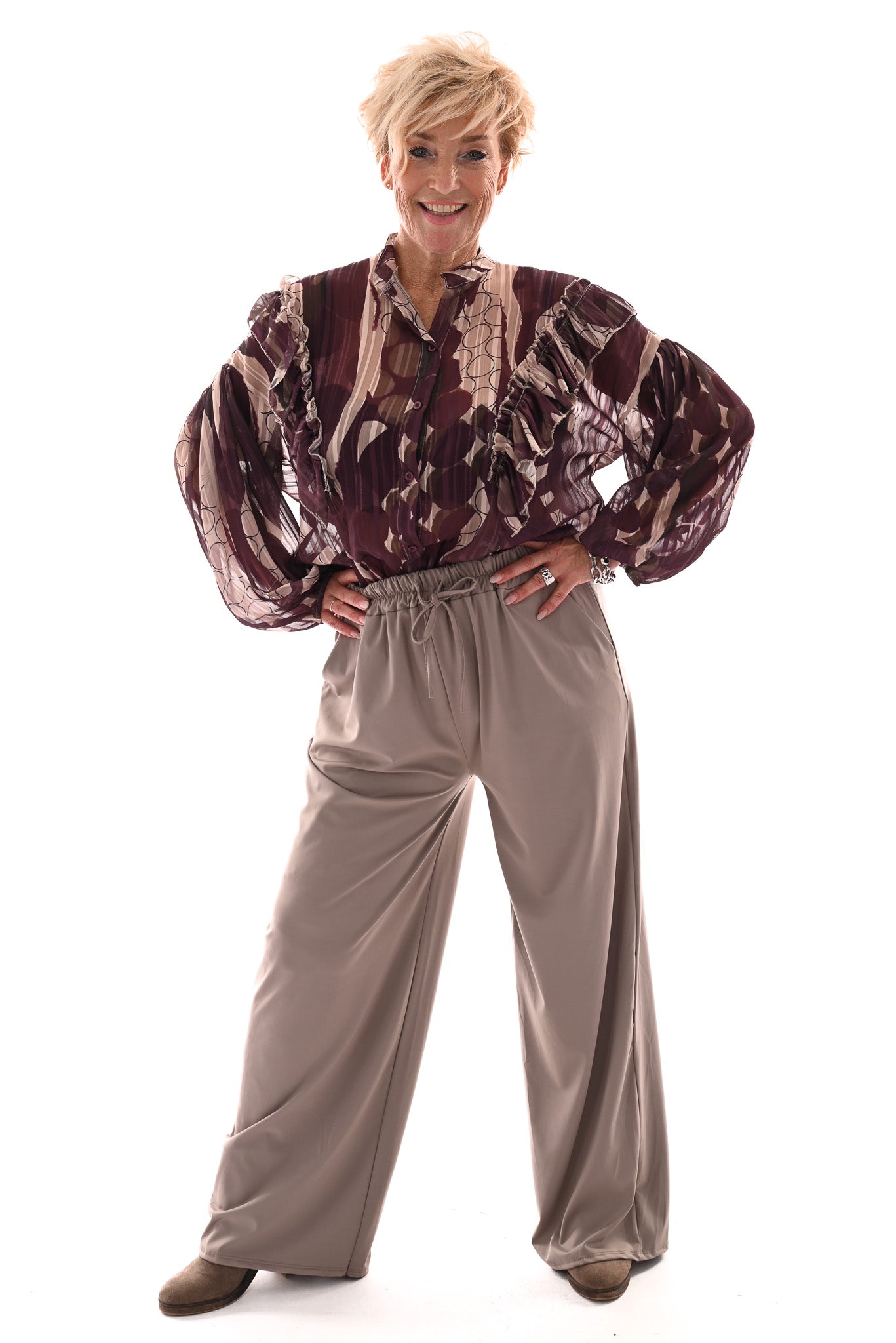 Blouse cirkels met ruffles aubergine/beige