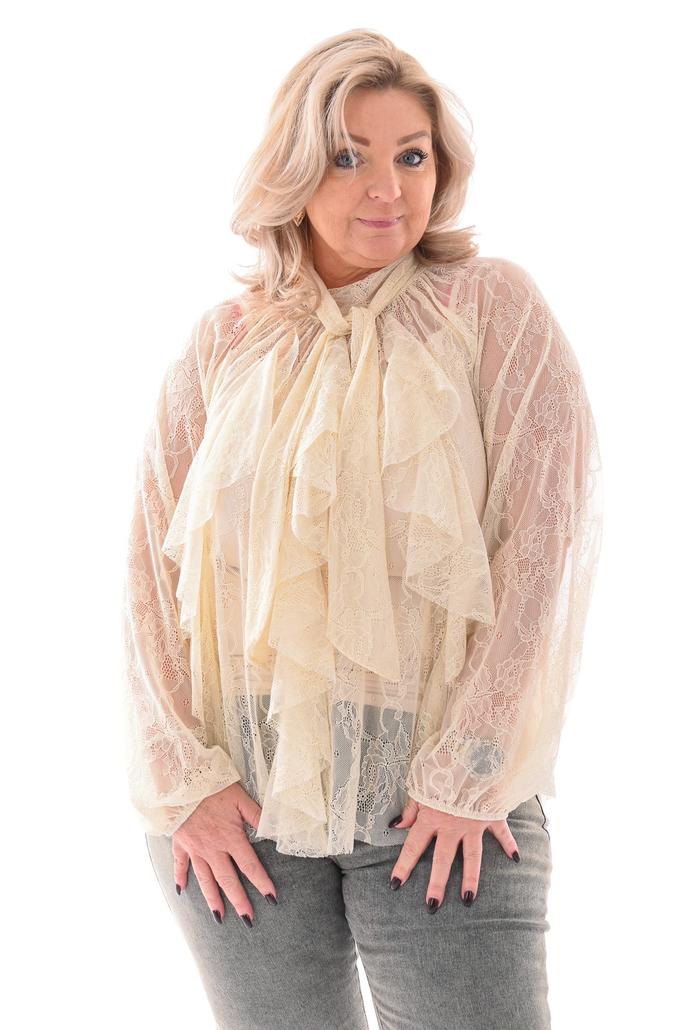 Kanten top roezels met strik achterkant creme