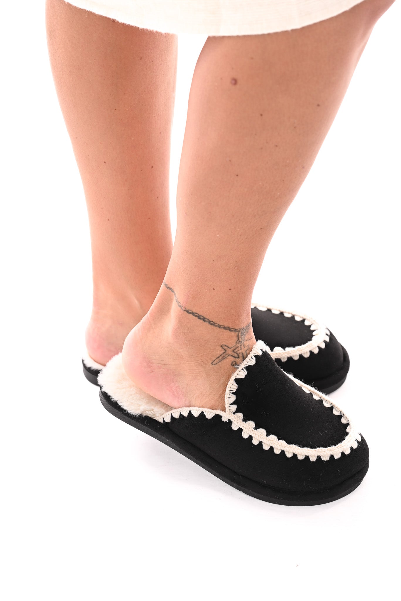 Pantoffels met sierrand zwart