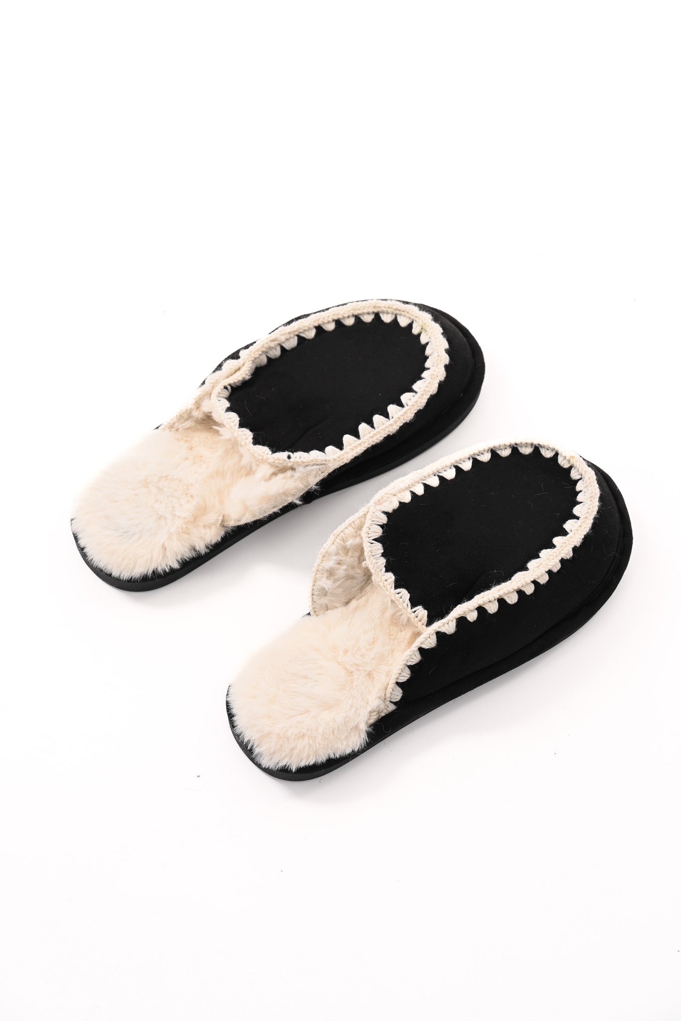 Pantoffels met sierrand zwart