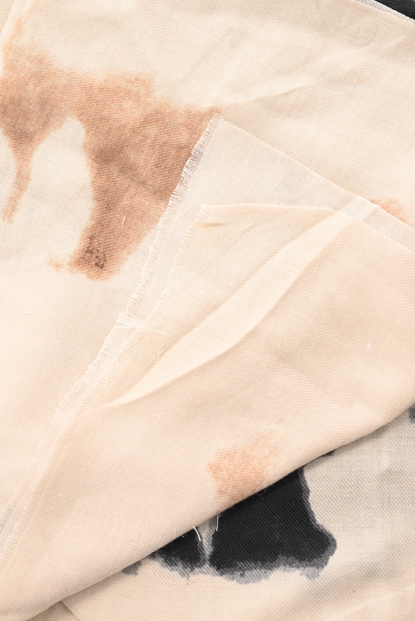 Sjaal bladeren print zwart