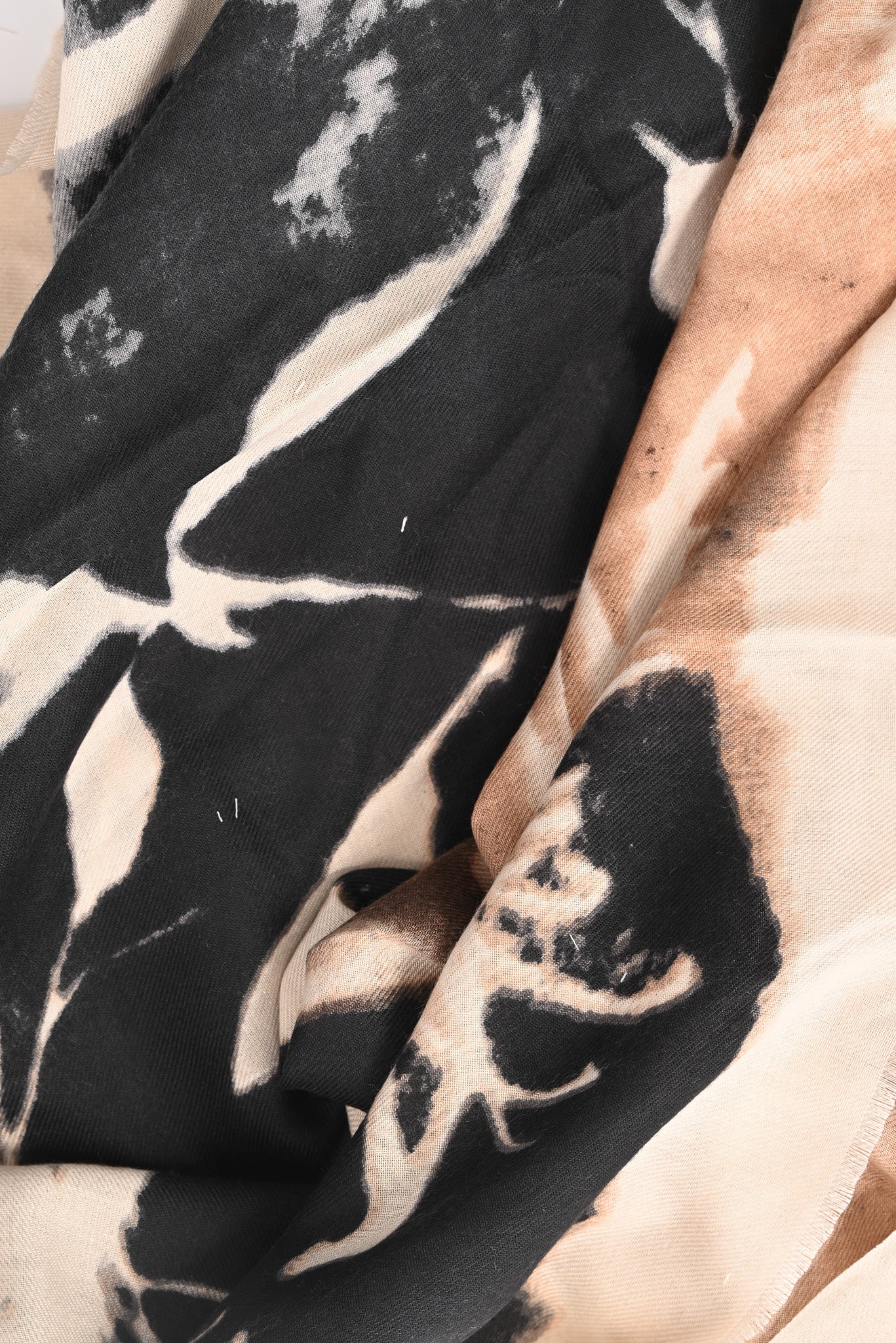 Sjaal bladeren print zwart