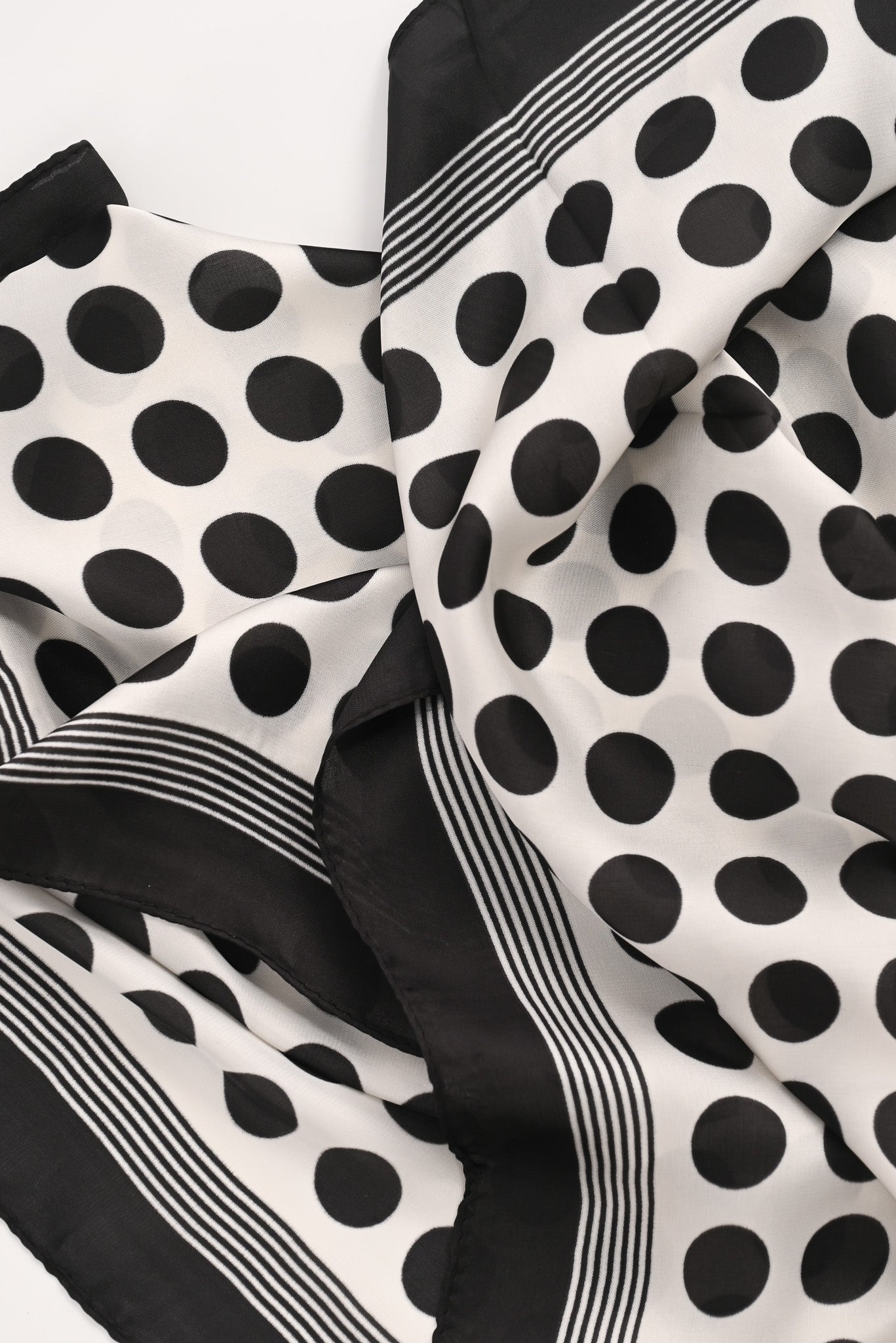 Kort sjaaltje dots zwart/wit