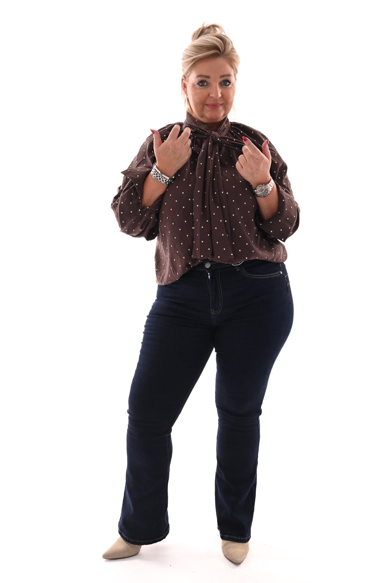 Blouse kleine dots met strik bruin