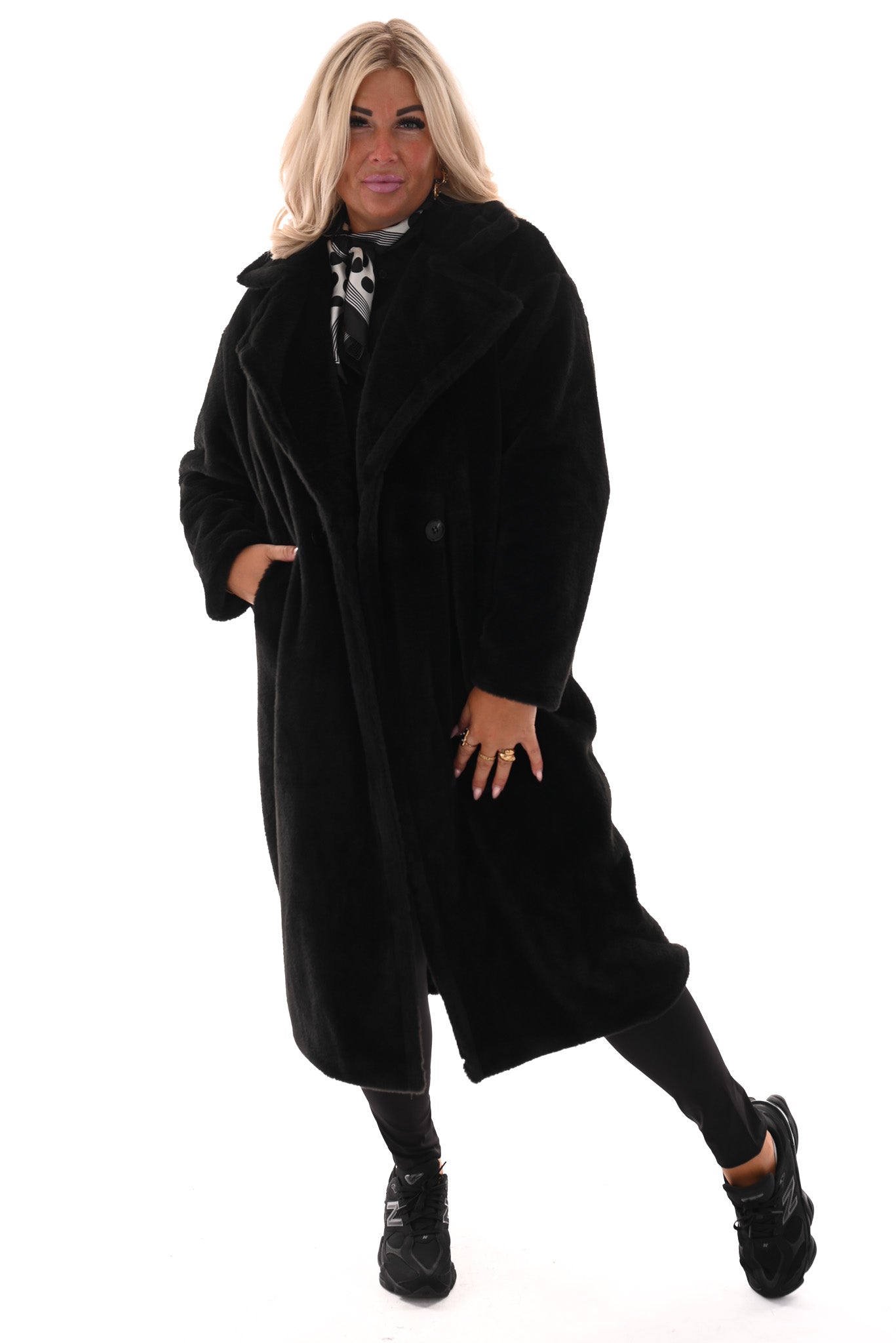 Lange faux fur manteljas zwart