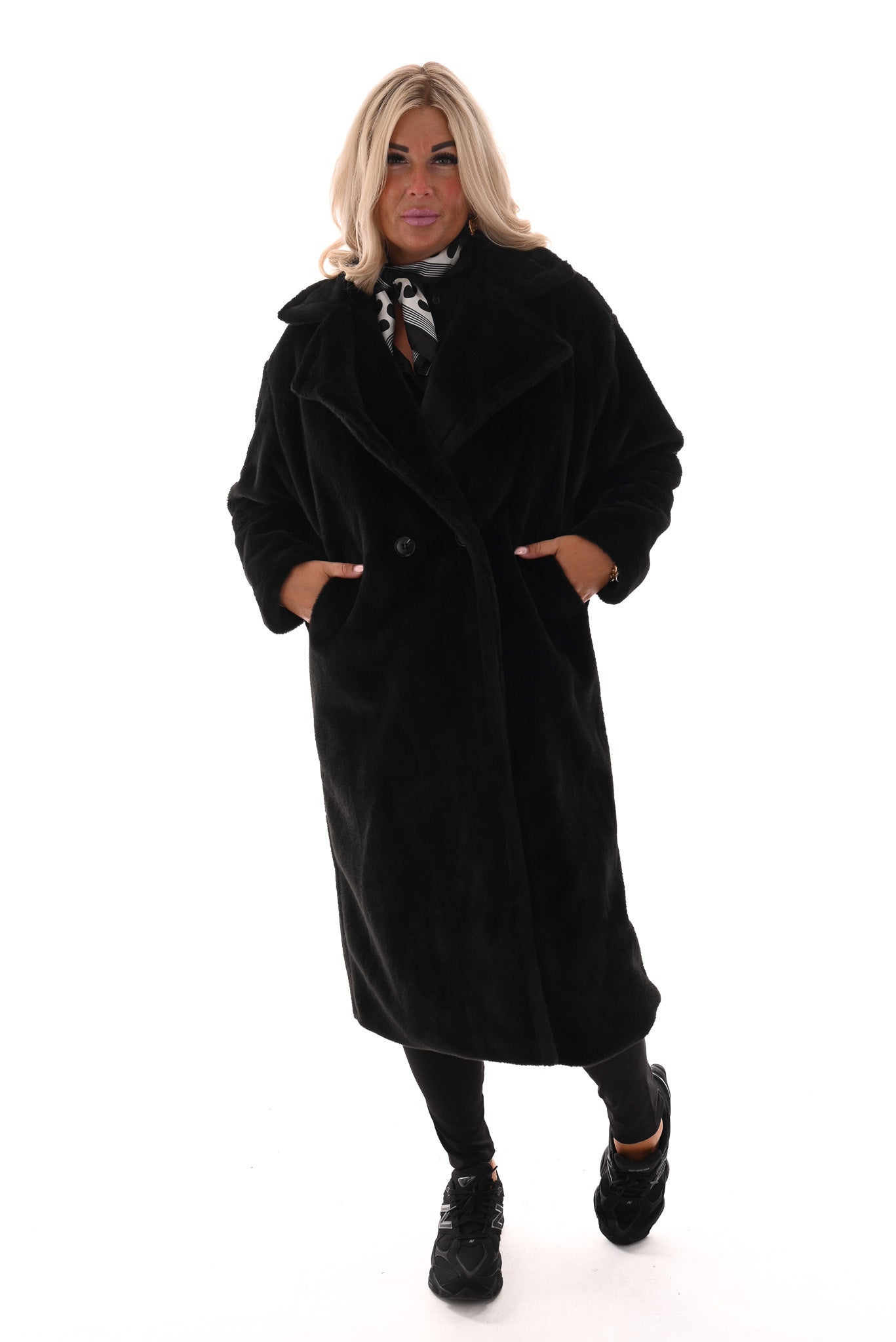Lange faux fur manteljas zwart