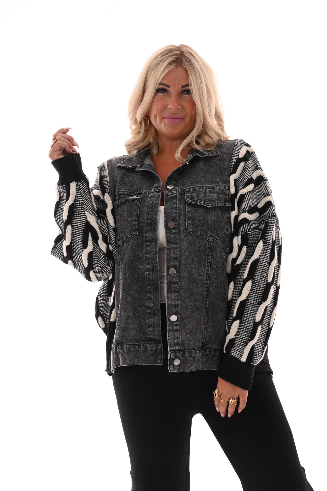 Jeans jasje met gebreide mouwen en zij zwart/wit