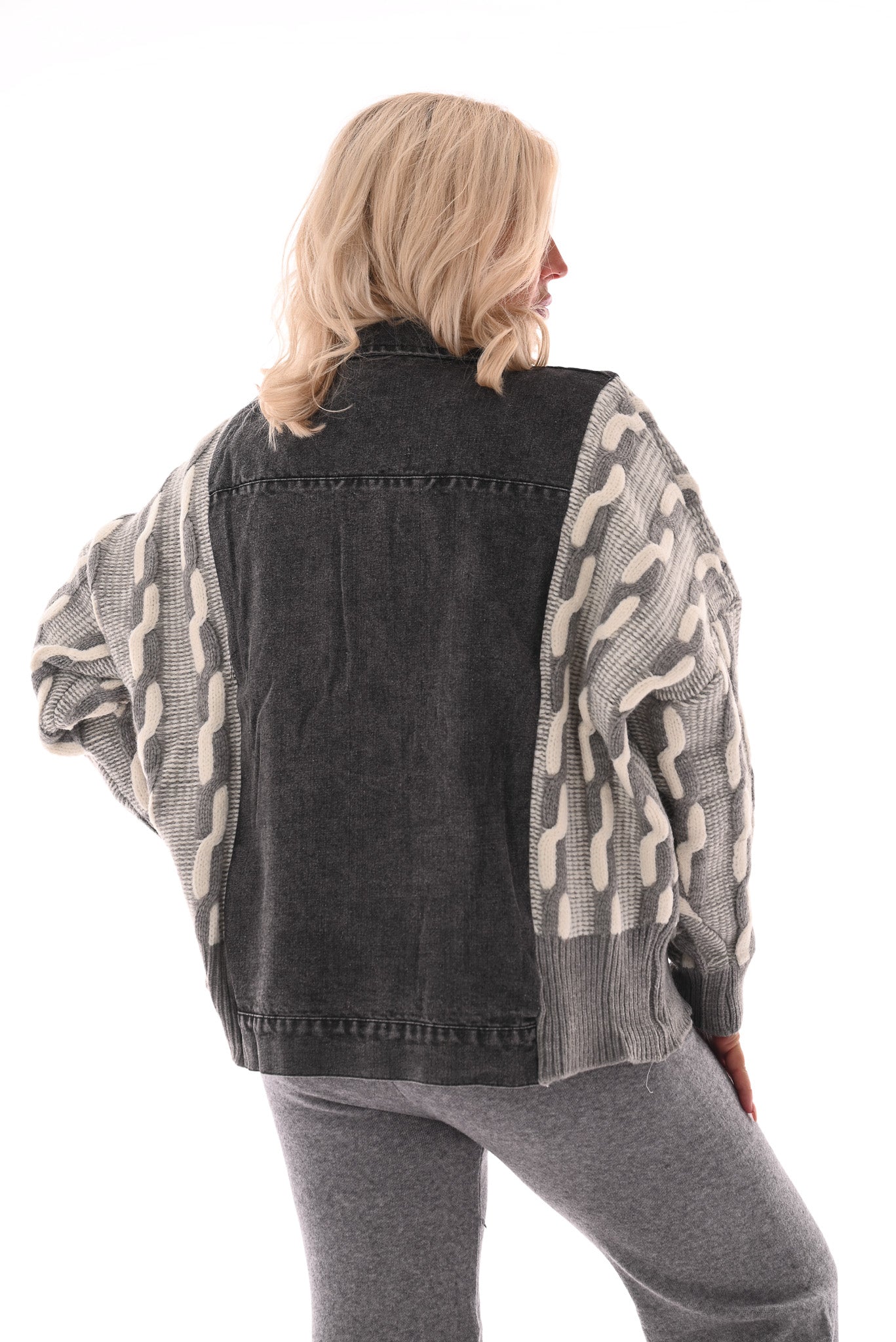 Jeans jasje met gebreide mouwen en zij grijs/wit