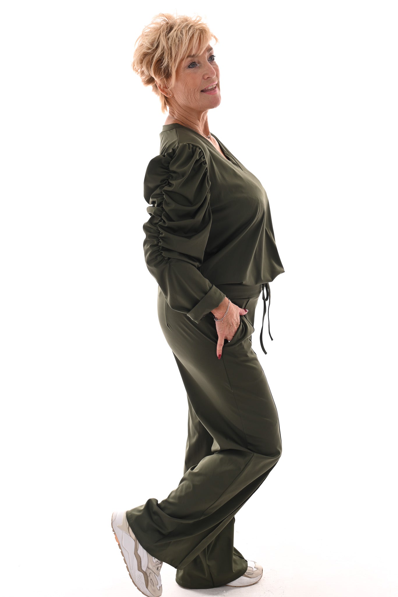 Tweedelig pak gedrapeerde mouwen uni legergroen